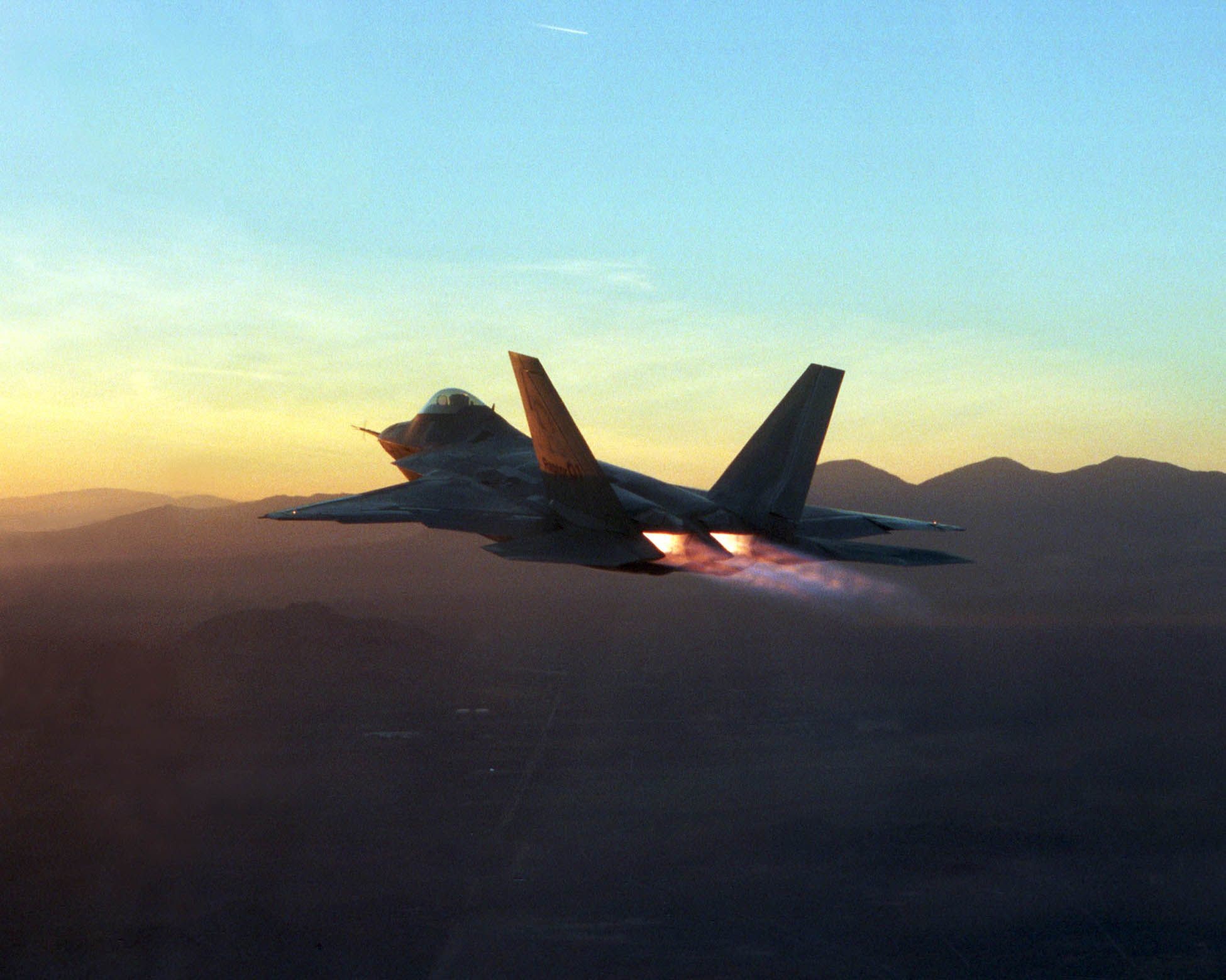 1950x1560 #Lockheed Martin F-22 Raptor at sunset [1950 x 1560] #Hdwallpaper #wallpaper  #image