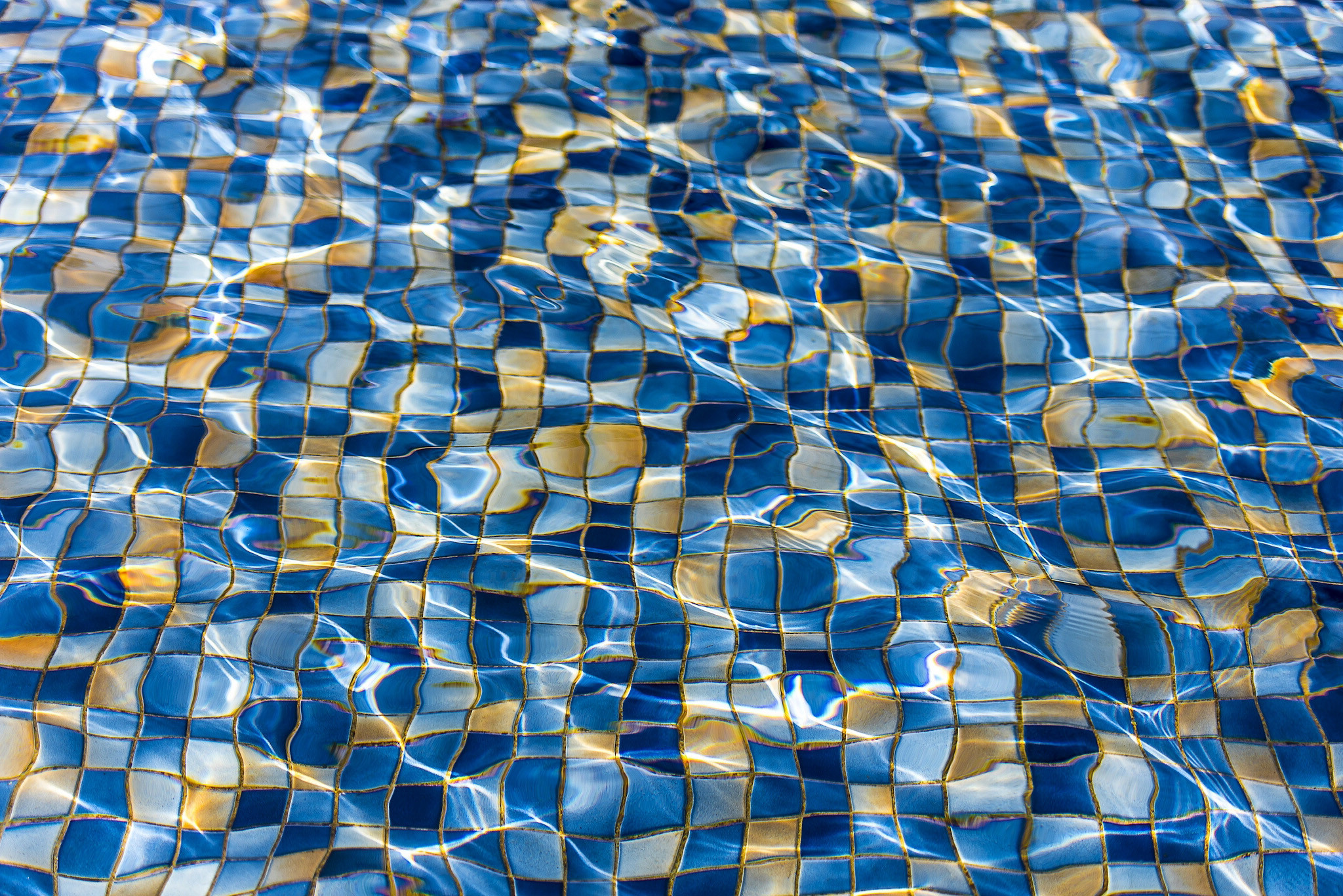 2048x1367 Water in the Pool a Mosaic