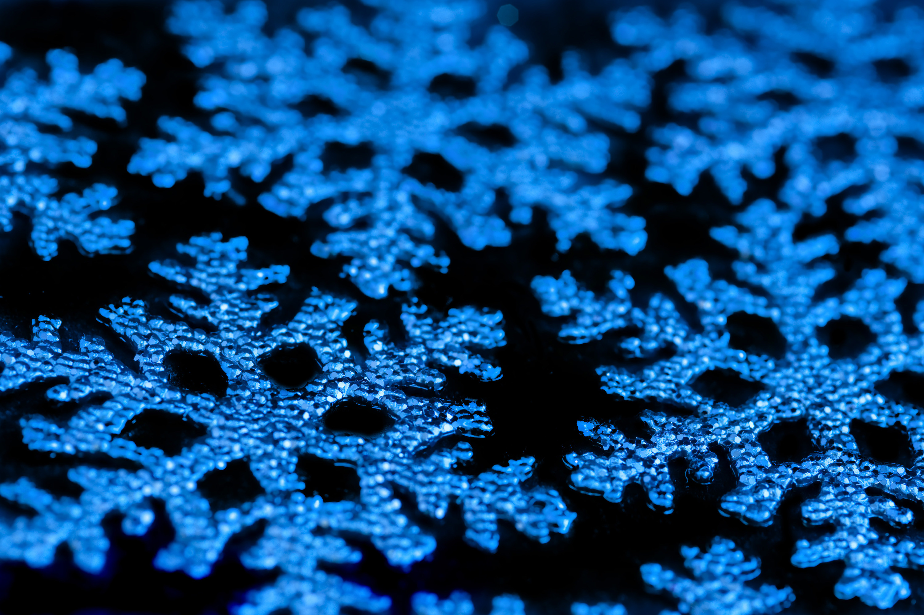 3000x1996 a background photos of blue christmas snowflake ornaments on a black  background