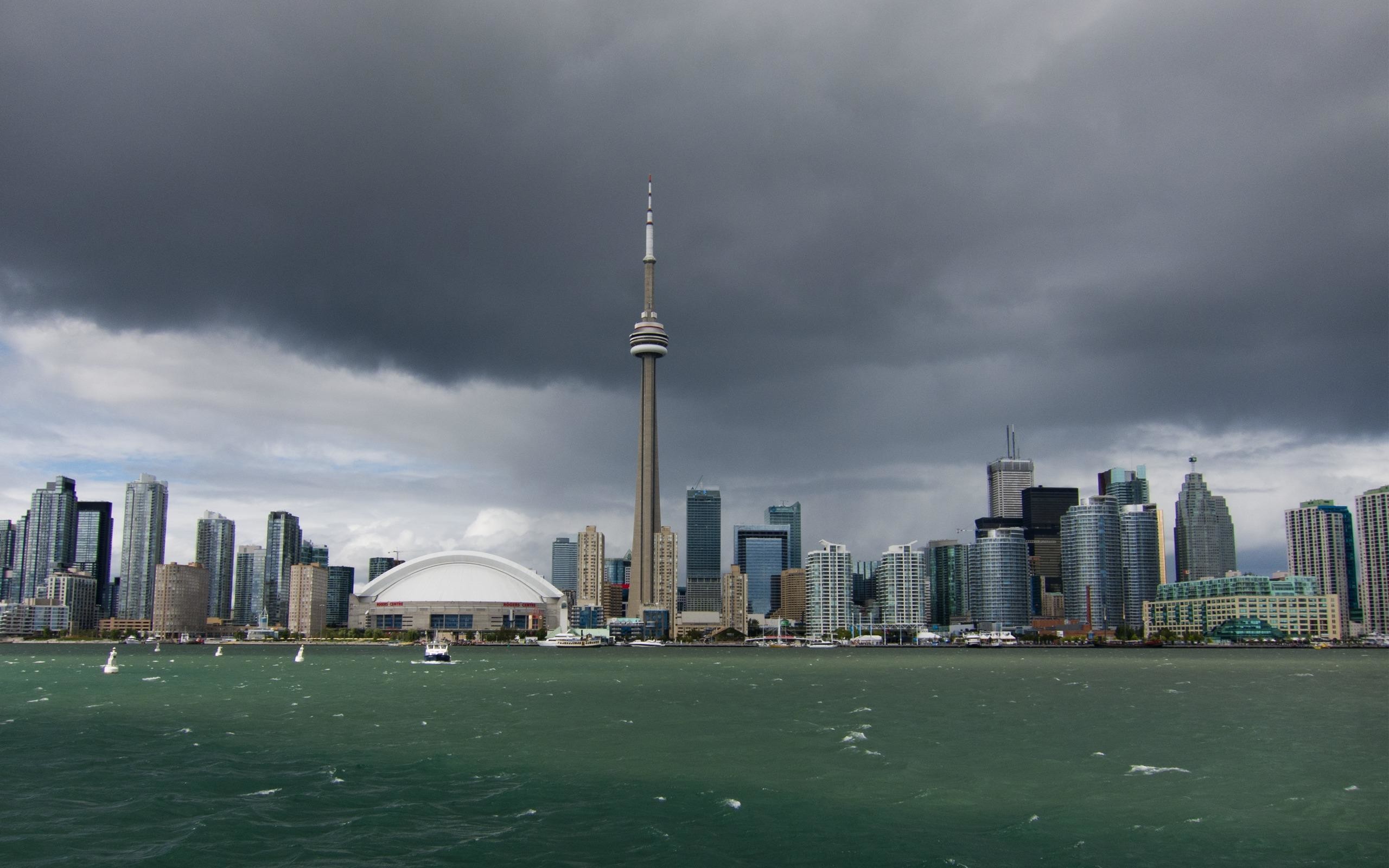 2560x1600 Dark Clouds Over Toronto