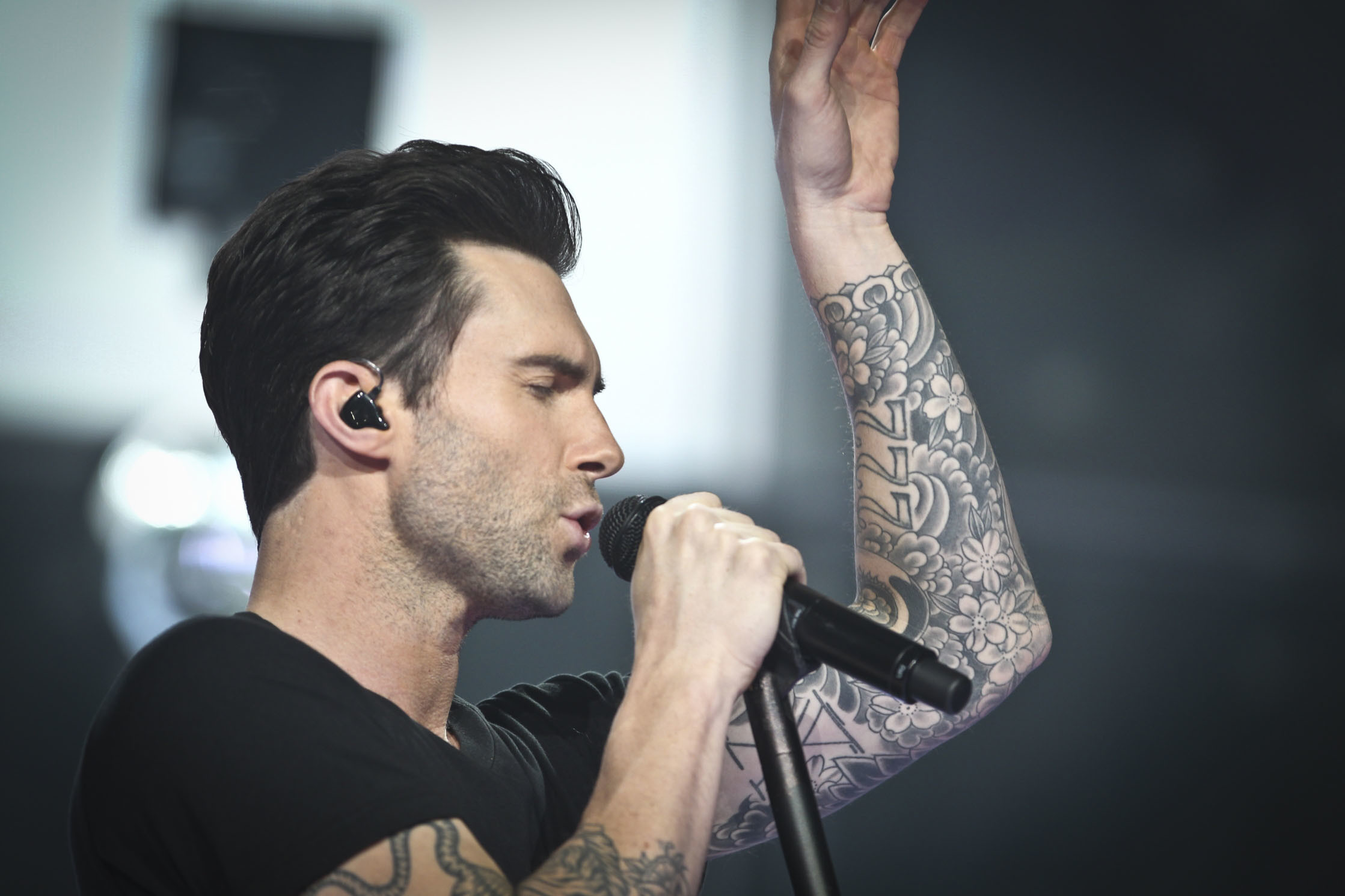 Top best music. Солист группы Maroon 5. Adam Levine 2021.