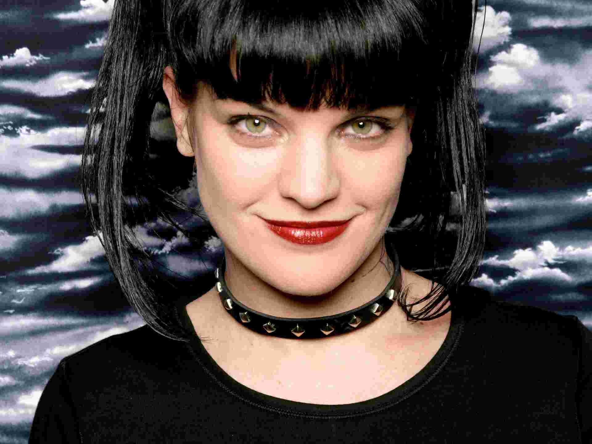 1920x1440 Another Wallpaper of Pauley Perrette