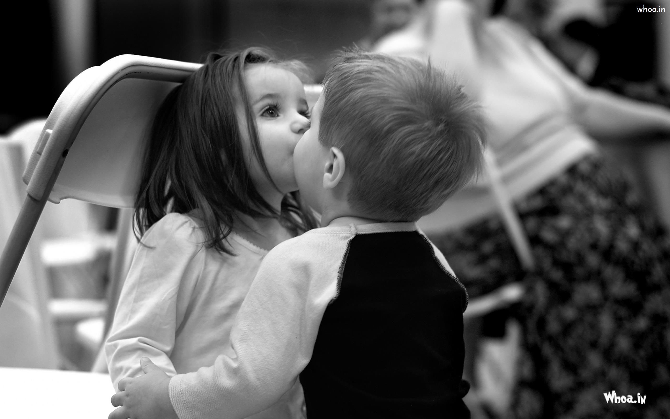 2560x1600 little-boy-kiss-to-child-girl-black-and-