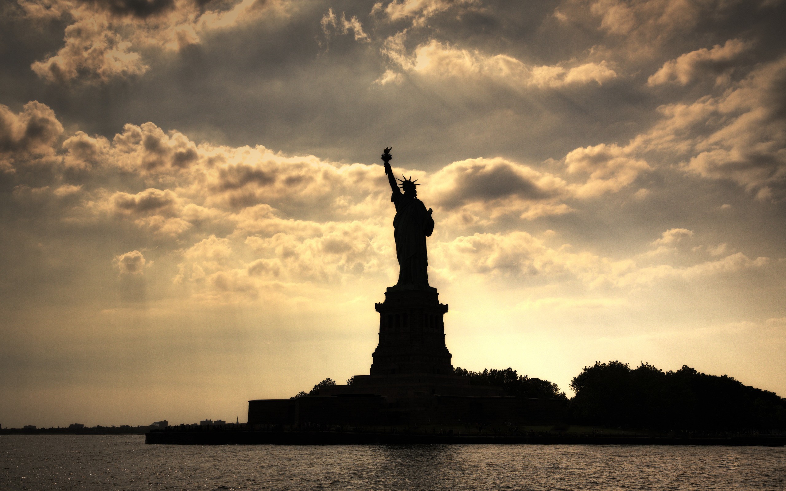 2560x1600 Colossal Statue Of Liberty Wallpaper - Travel HD Wallpapers