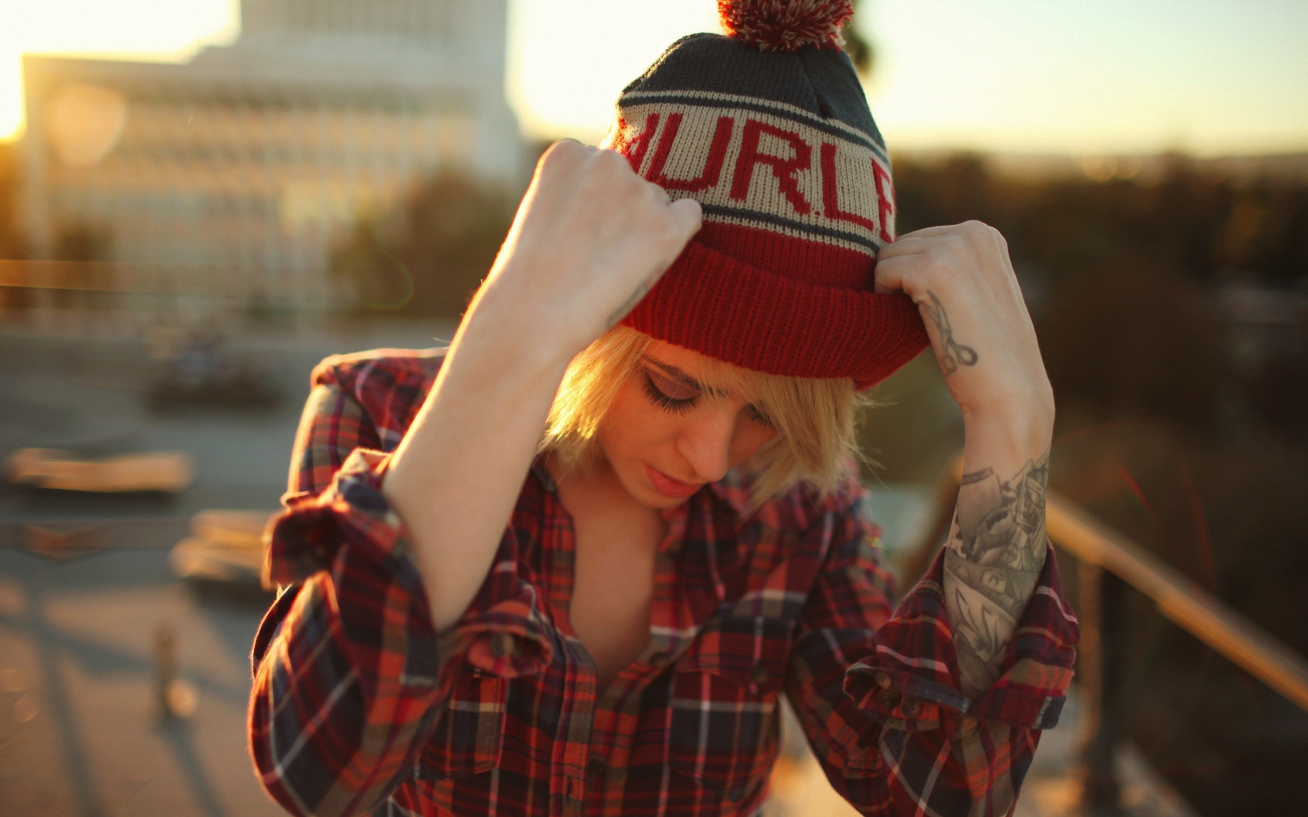 2560x1600 Awesome Girl Hat Wallpaper 43331