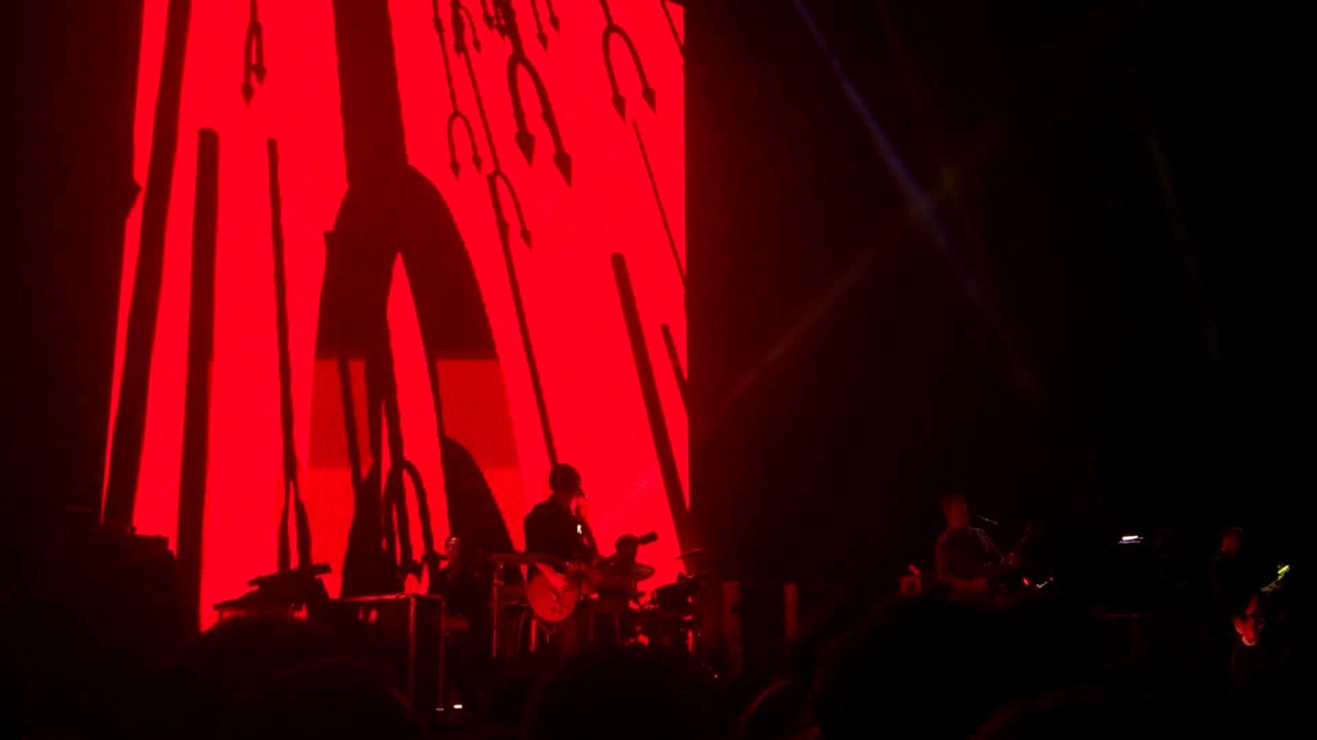 1920x1080 Queens of the Stone Age - Go with the flow (Live - Full HD) @ Halle Tony  Garnier, Lyon France (2013)
