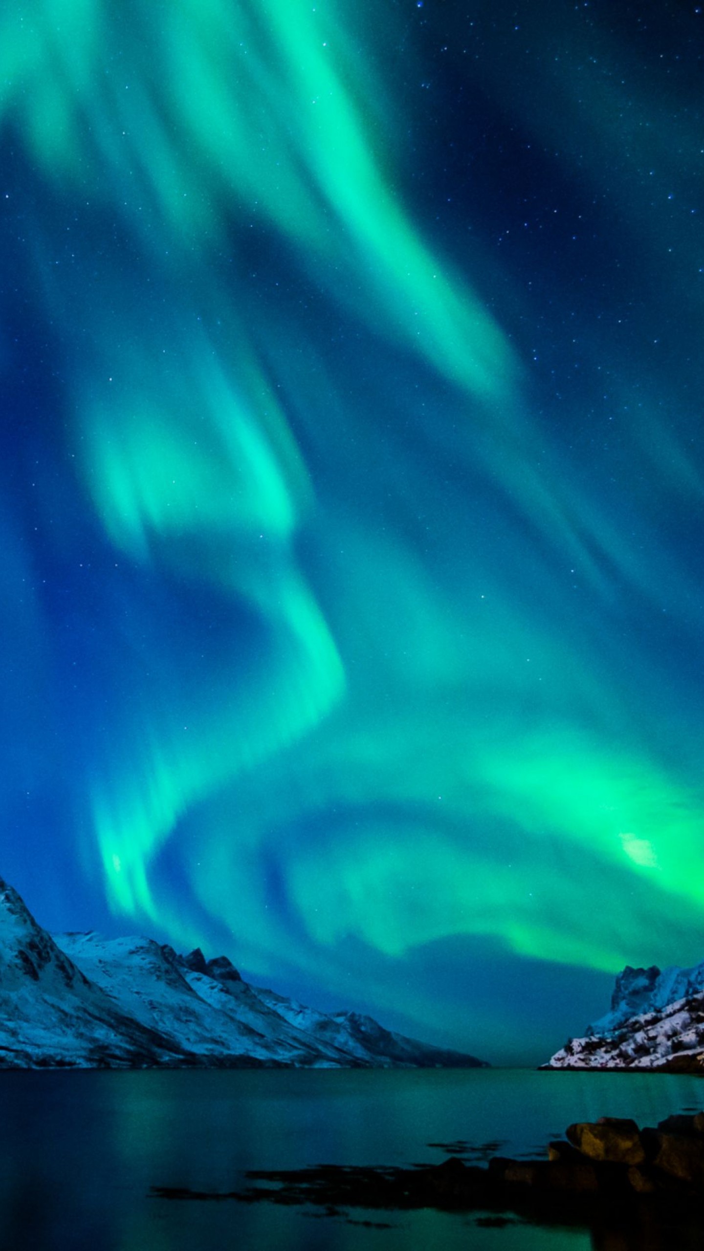 1440x2560 Preview wallpaper northern lights, aurora borealis, uk, 2015 