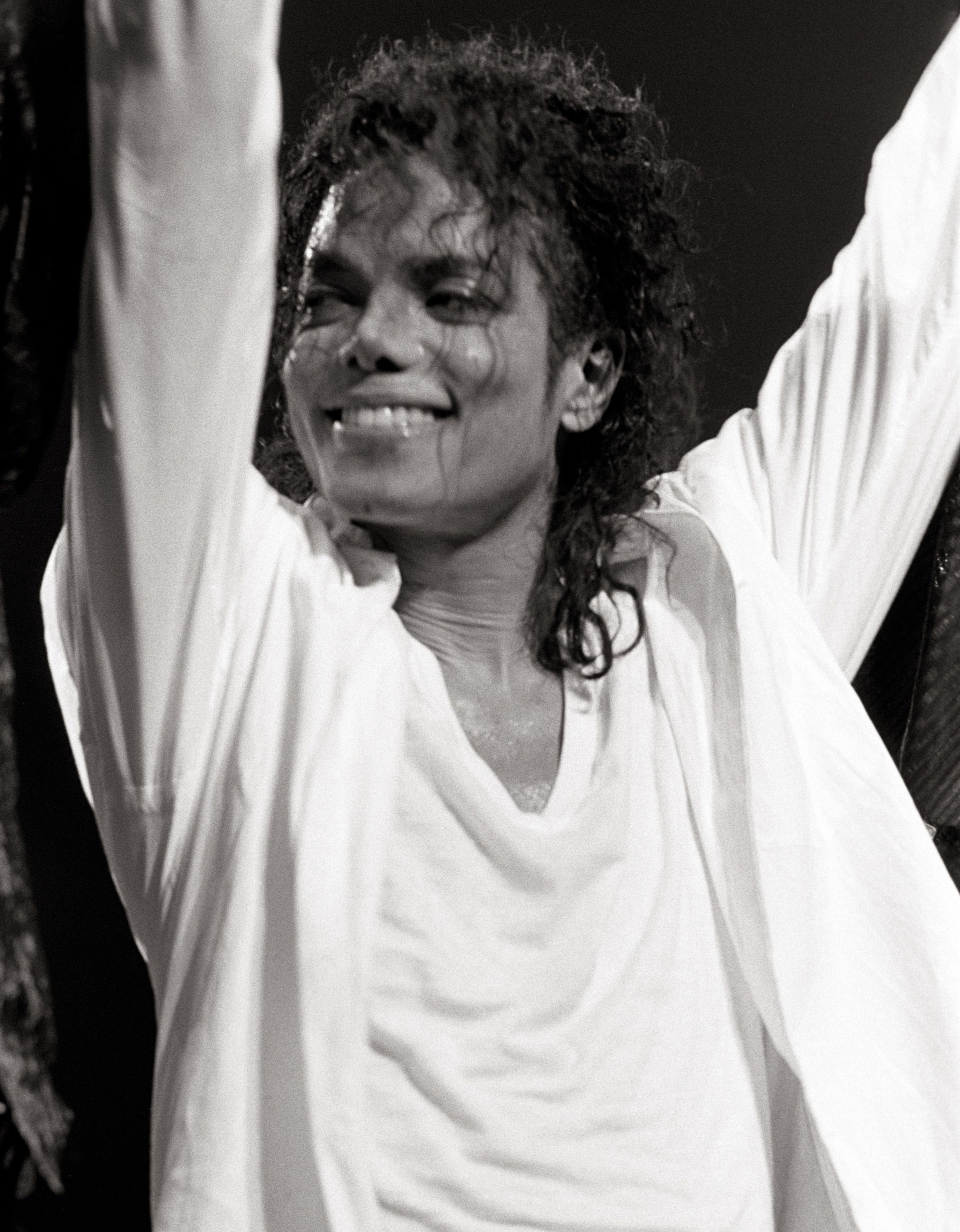 1995x2560 Michael Jackson, Yes he looked good!