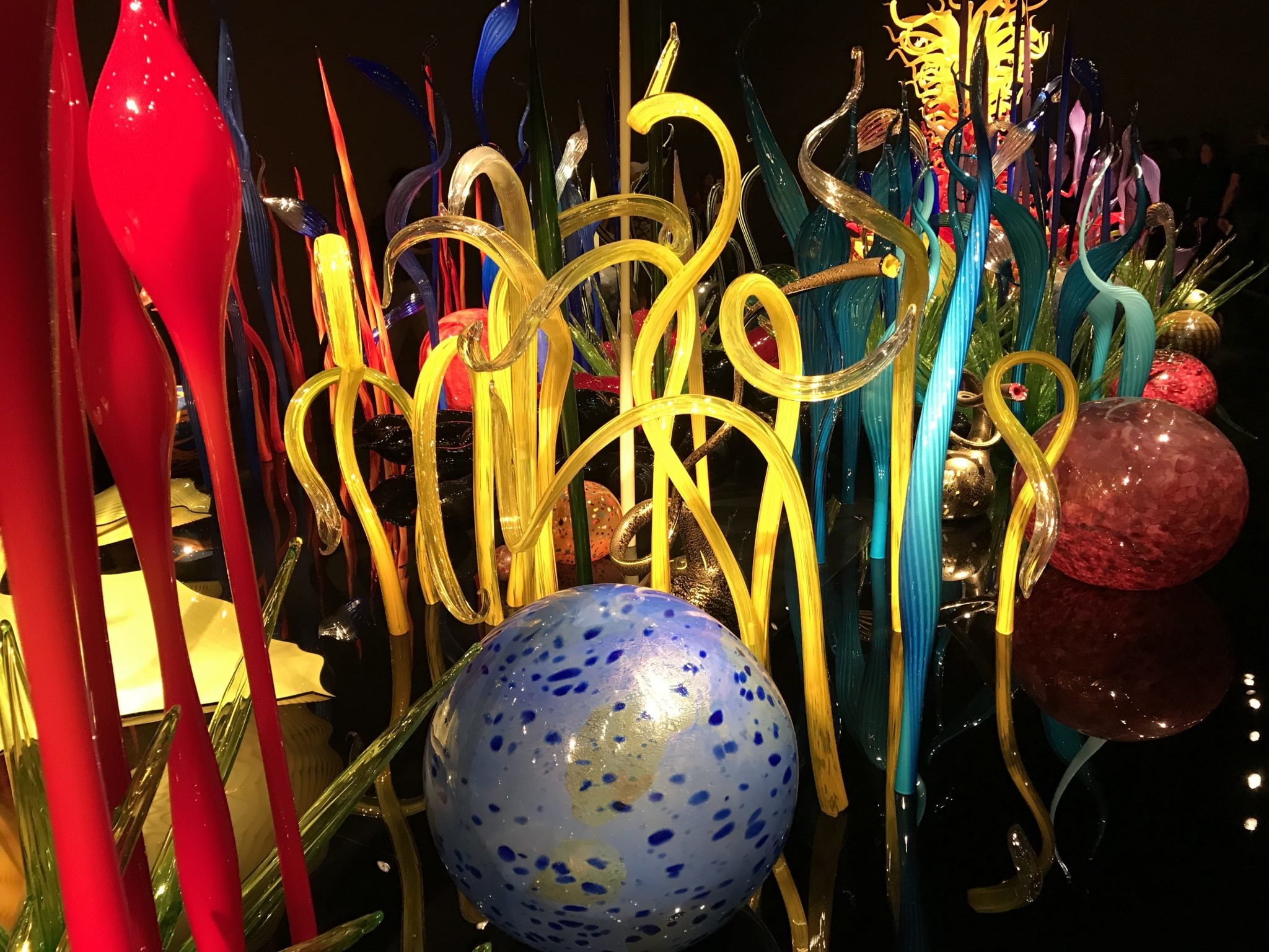 2048x1536 Just one of the fanciful worlds created by Dale Chihuly out of glass and  imagination