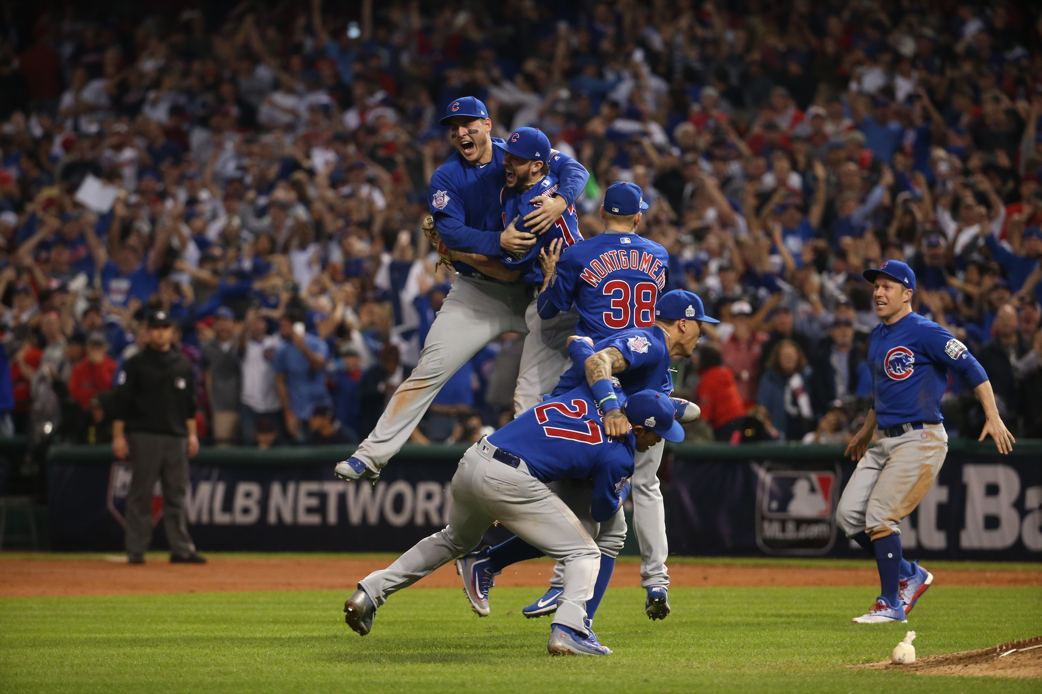 2048x1365 108 is enough: Cubs beat Indians to end baseball's longest World Series  drought - LA Times