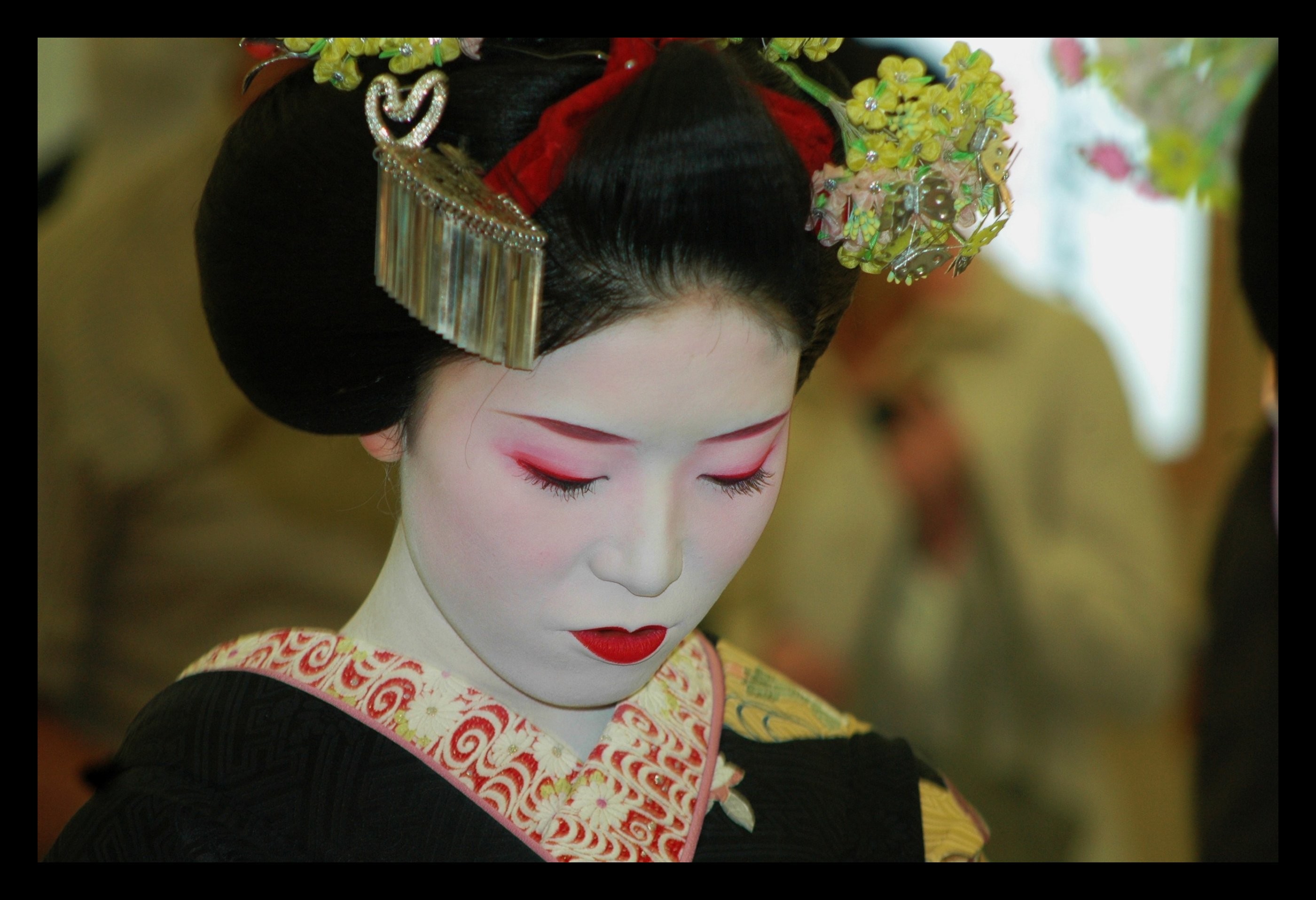 2800x1914 sad japanese geisha wallpaper "