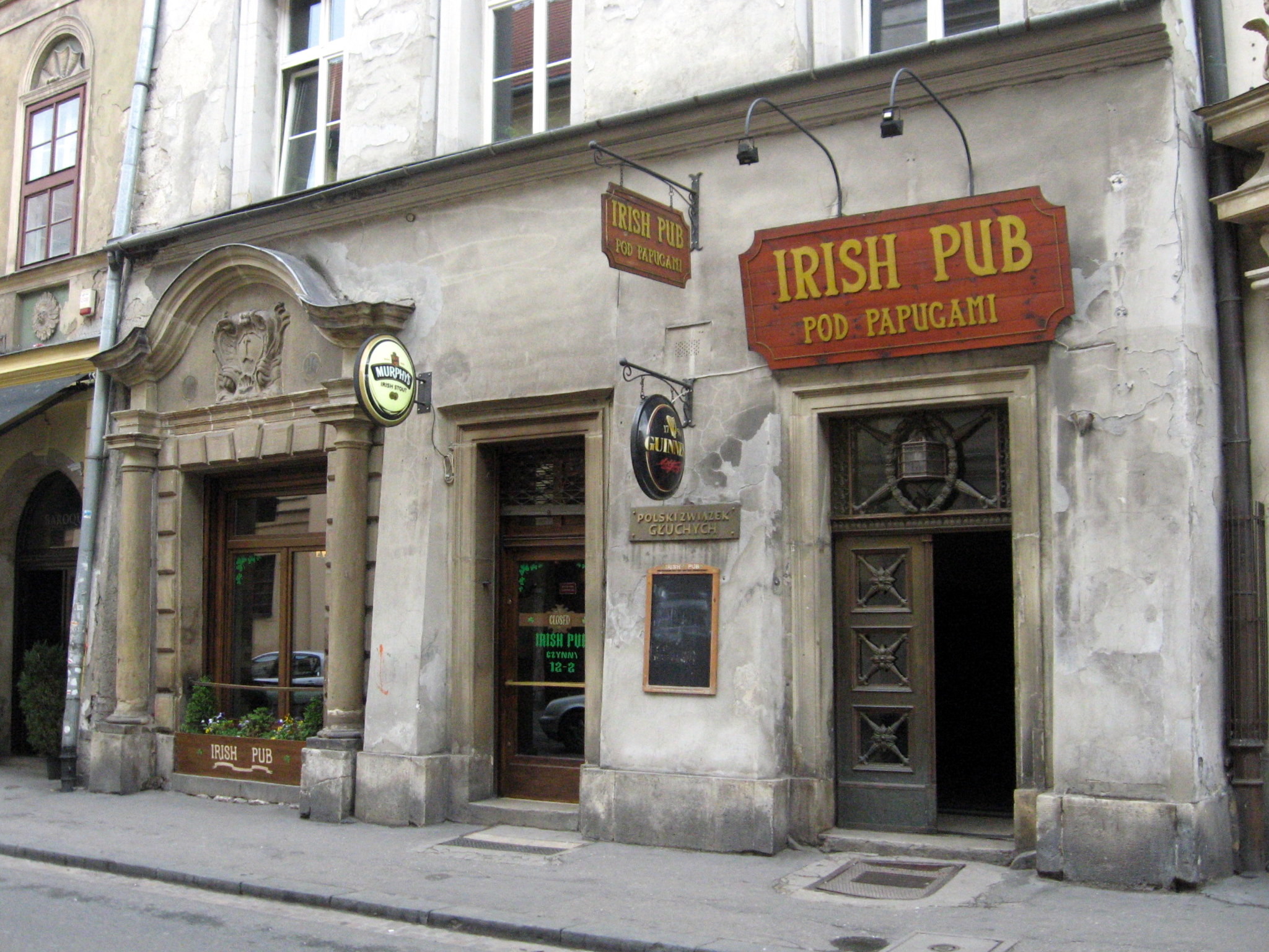2048x1536 File:Irish pub Krakow.JPG