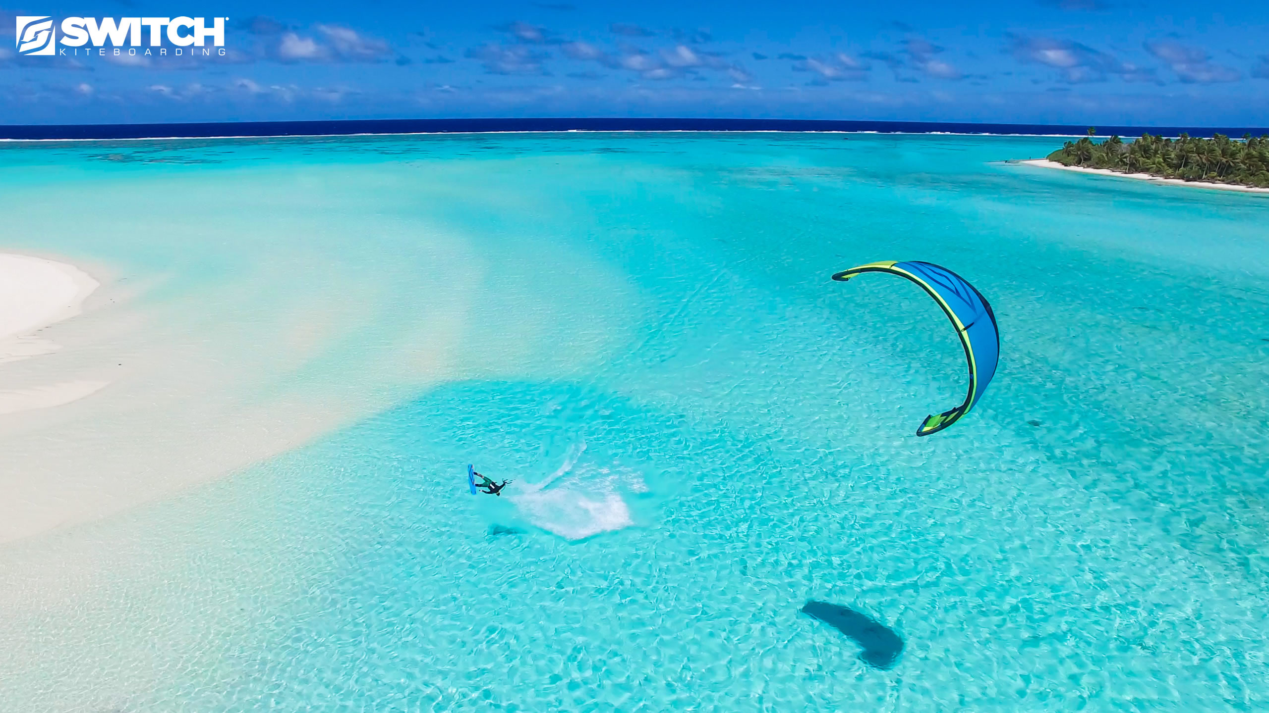 2560x1440 Kitesurfing Wallpaper - Switch Kiteboarding. Rider: Greta Menardo, Location  Aitutaki, Cook Is