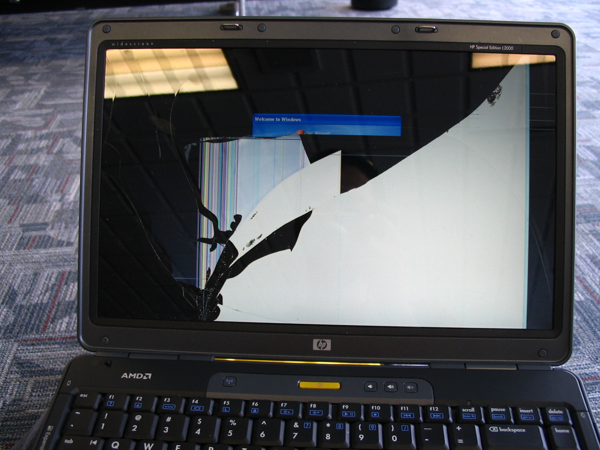 2048x1536 broken laptop screen
