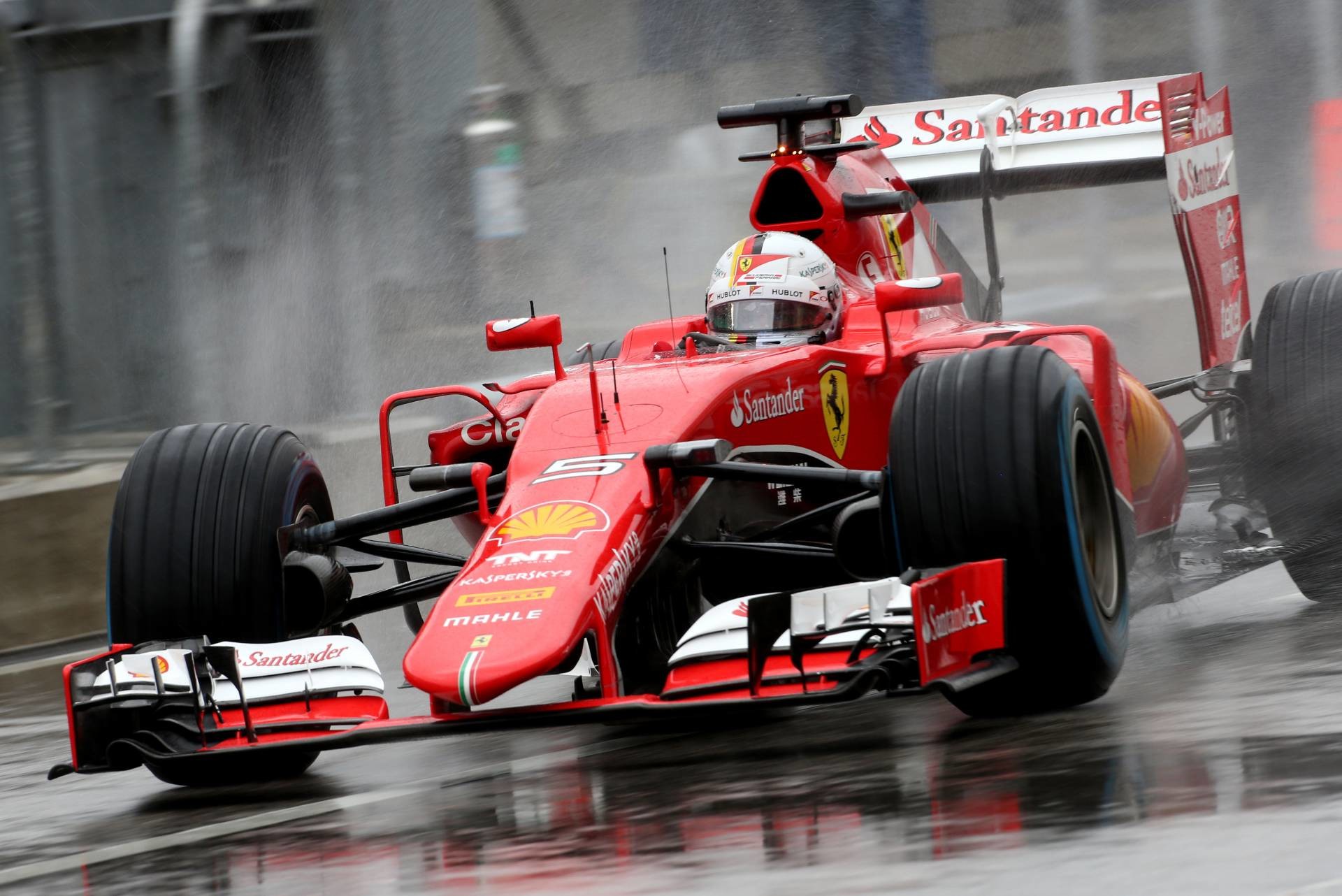 1920x1282 Sebastian Vettel, Scuderia Ferrari, SF15-T