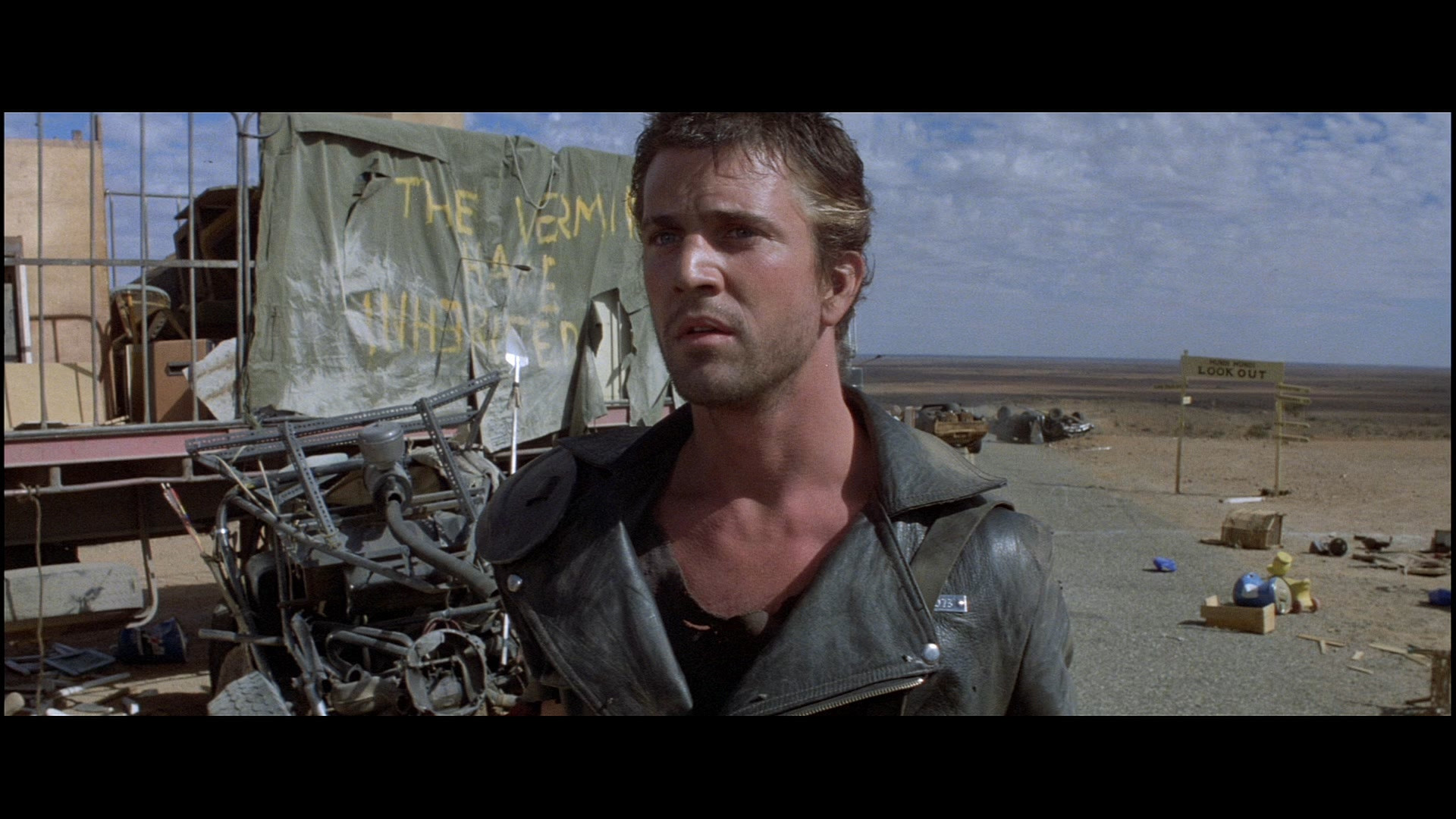 1920x1080 ... Max looks worried in The Road Warrior - Movie Screencaps ...