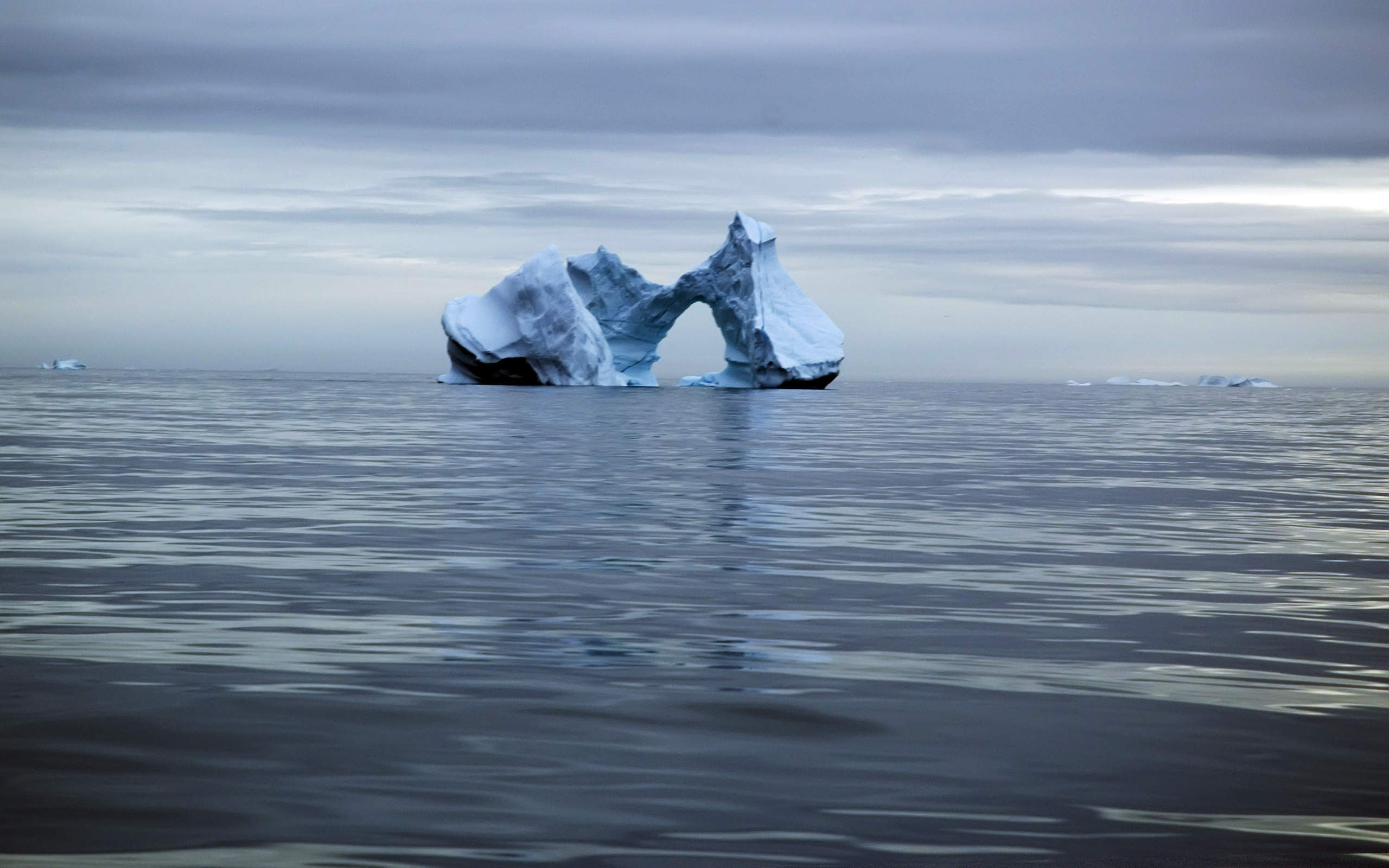 2560x1600 Earth - Iceberg Wallpaper