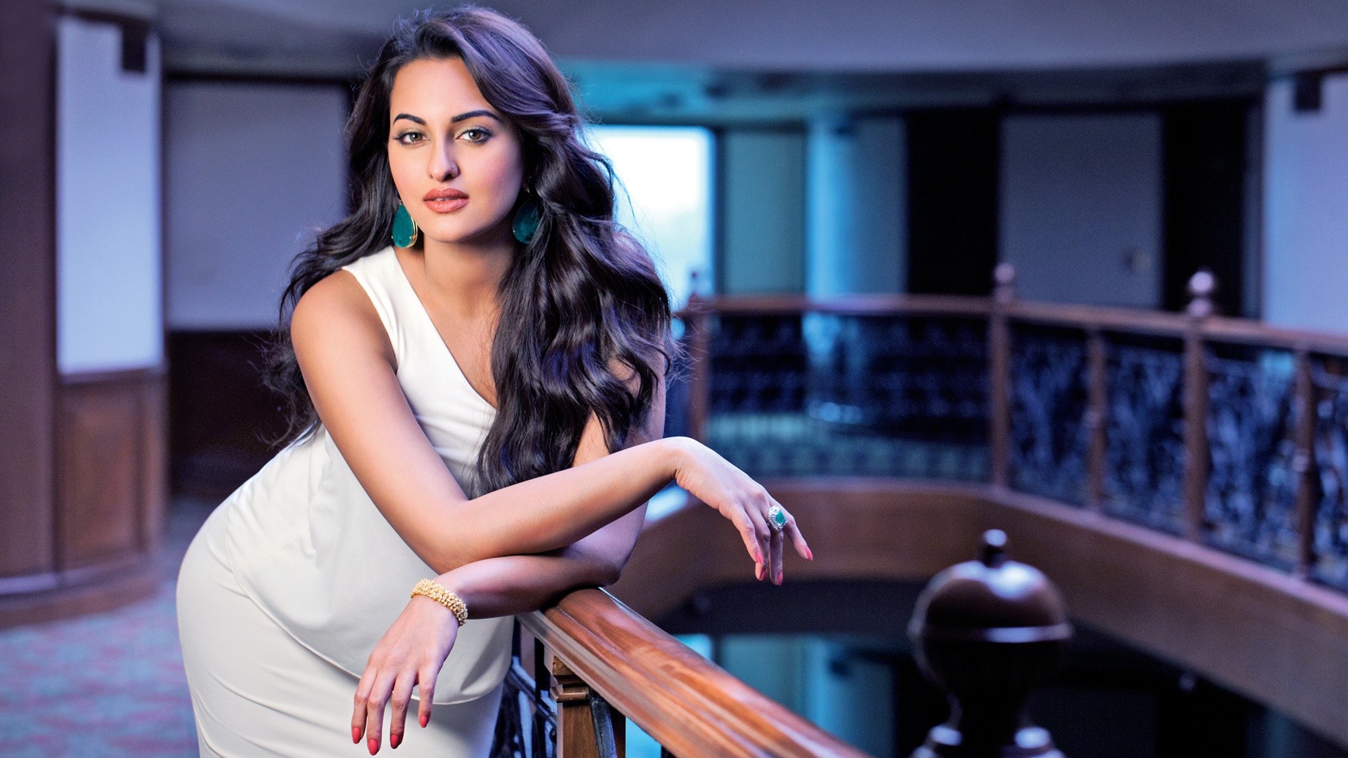 1920x1080 Latest Sonakshi Sinha hd Images