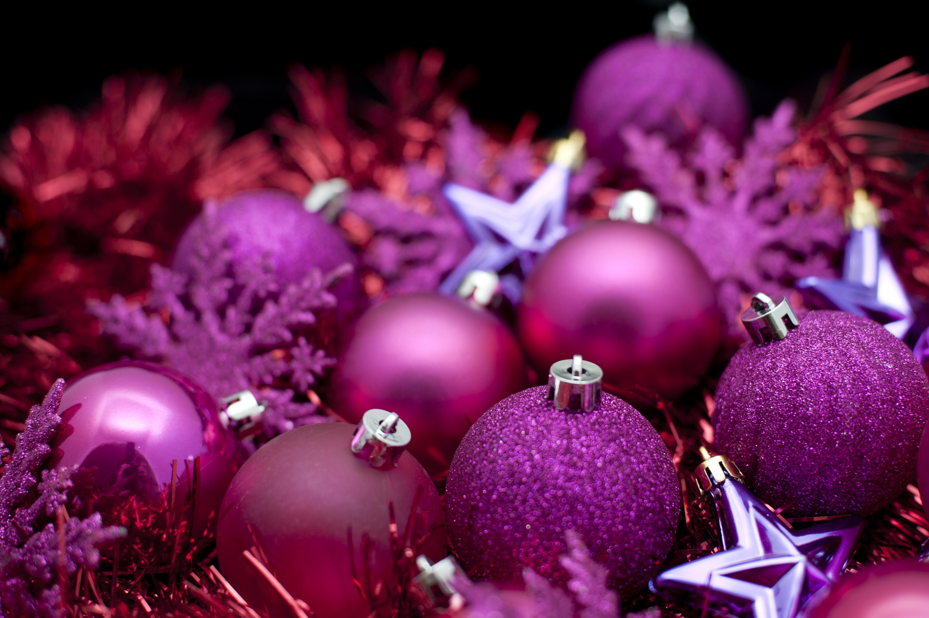 3200x2129 Free stock photo of Purple Christmas celebration with a variety of  ornaments, baubles and tinsel in random array for your festive background