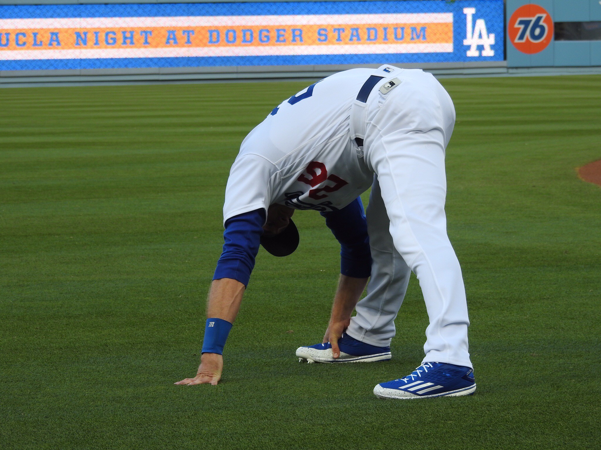 2048x1536 Chase Utley is always the first one out to stretch
