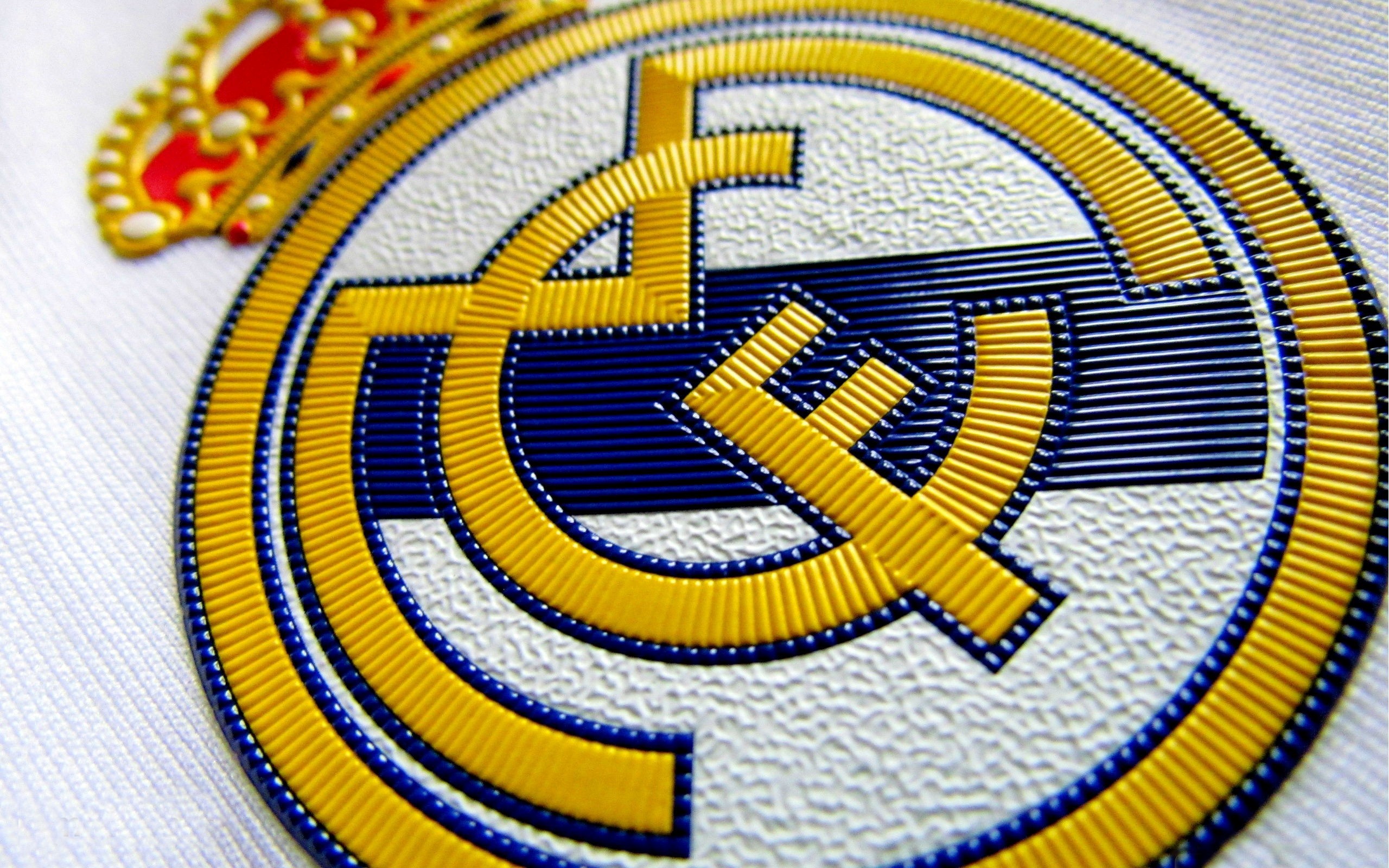 2560x1600 Real Madrid Football Club High Quality Logo Wallpaper | HD Famous Wallpapers