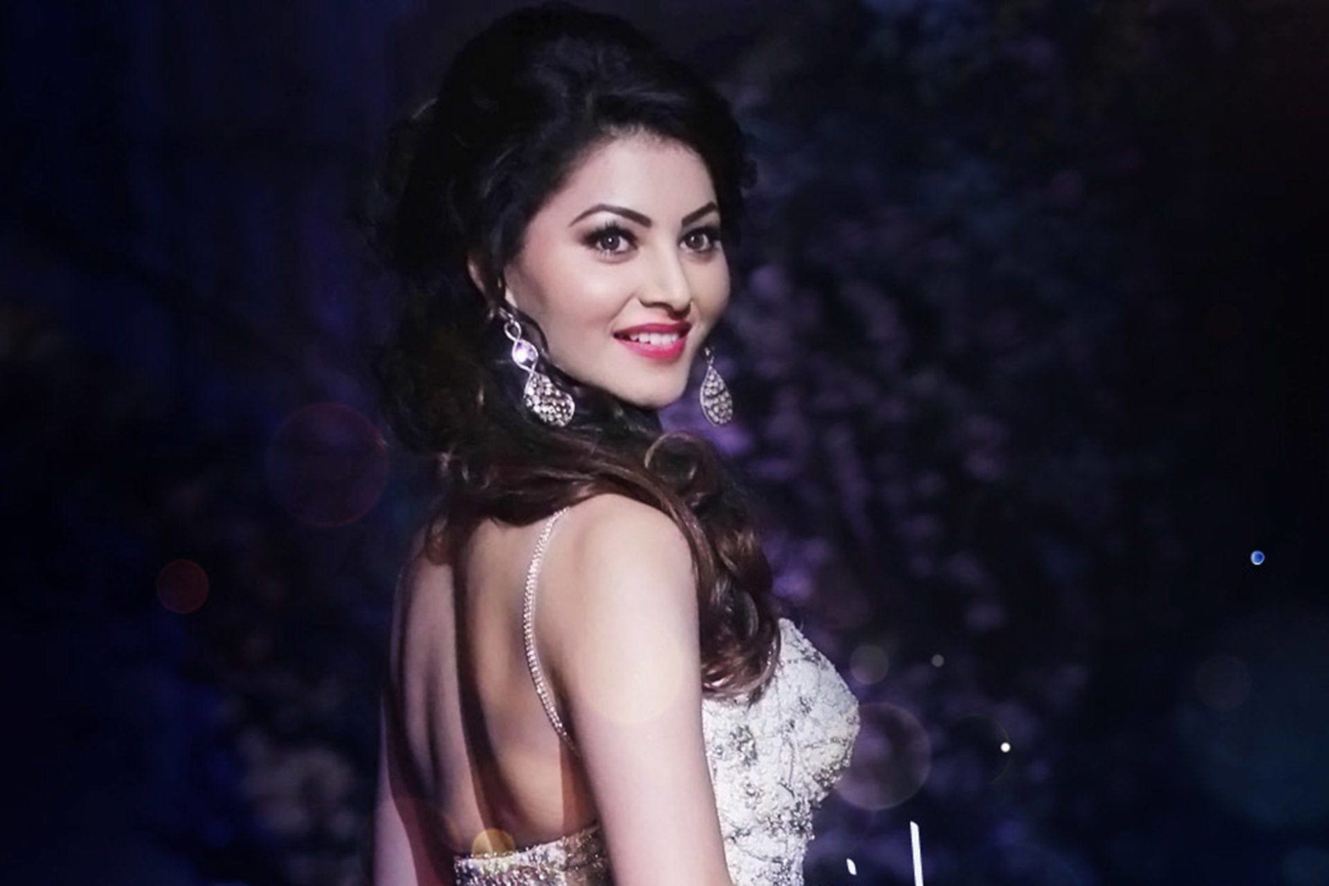 1920x1280 [25*] Urvashi Rautela Hd Wallpapers From Latest Movie in 2017