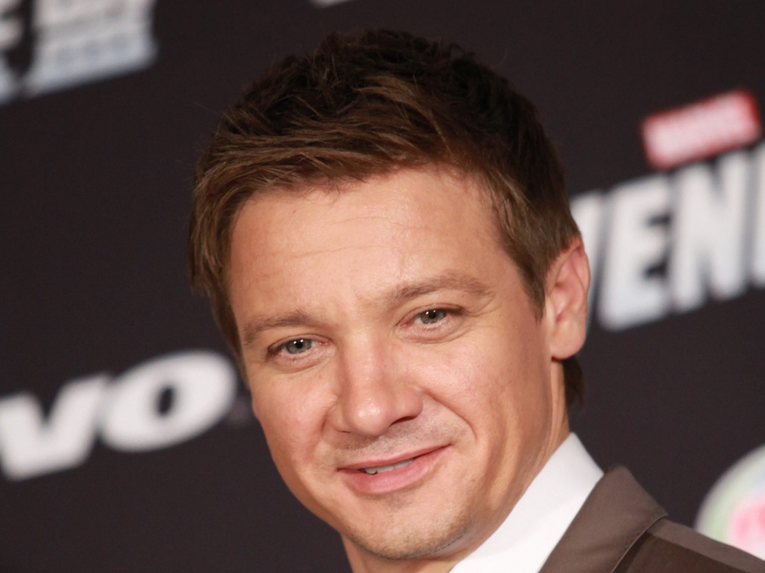 2560x1920 18 HD Jeremy Renner Wallpapers