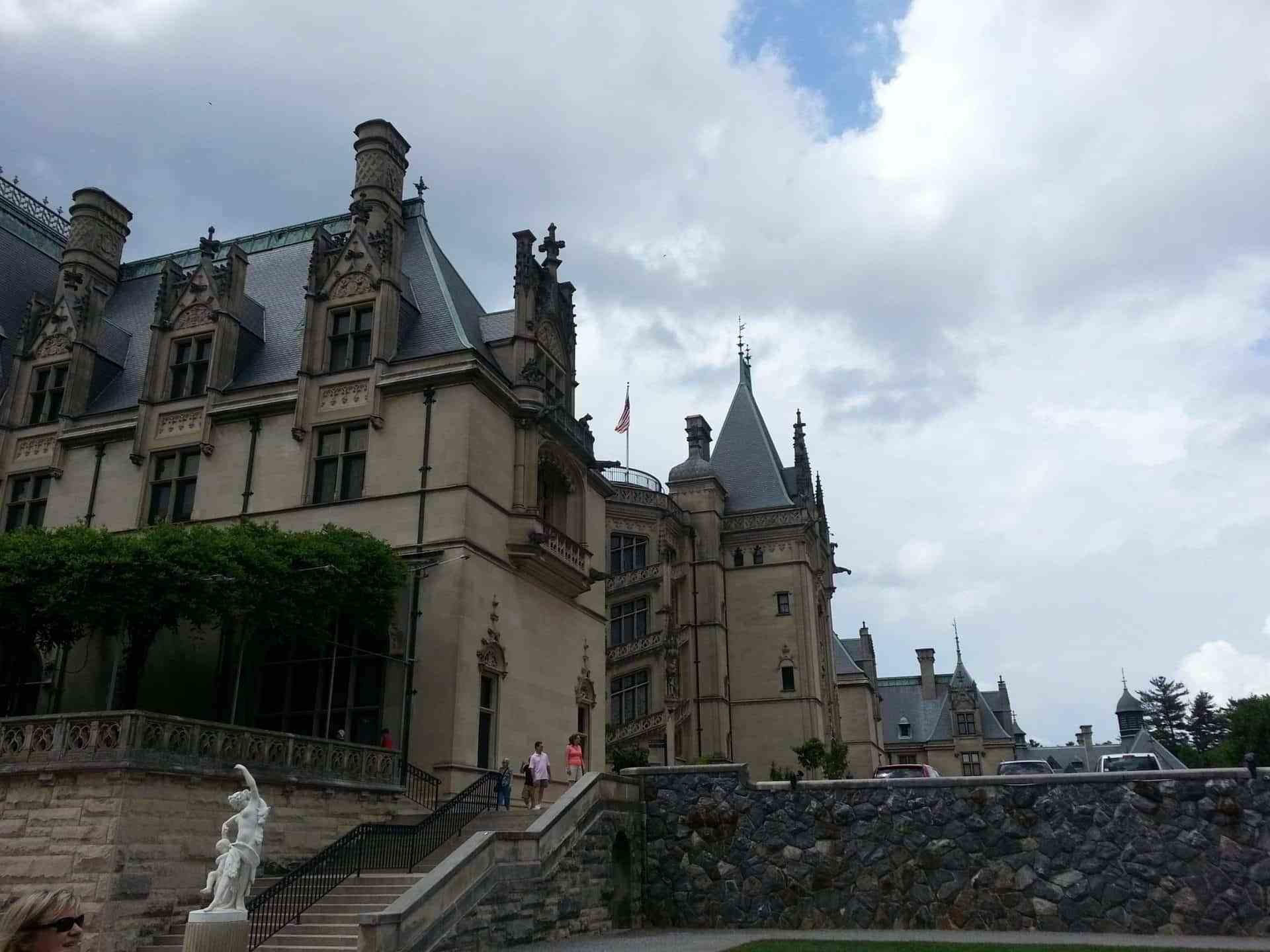 1920x1440 View of the Biltmore from the gardens