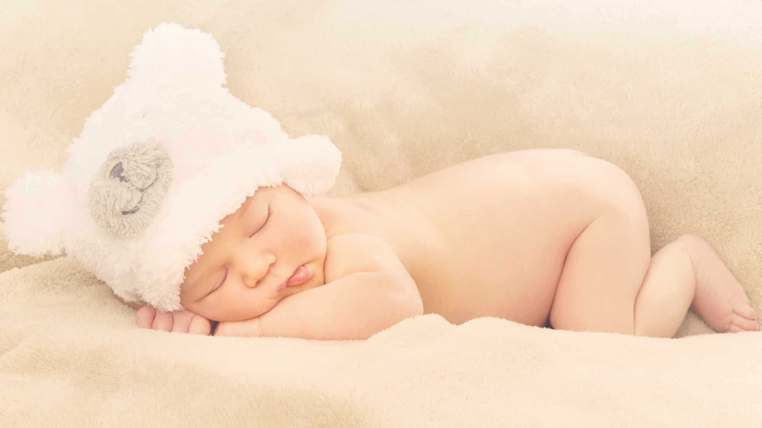 2560x1440 Cute / Newborn baby Wallpaper