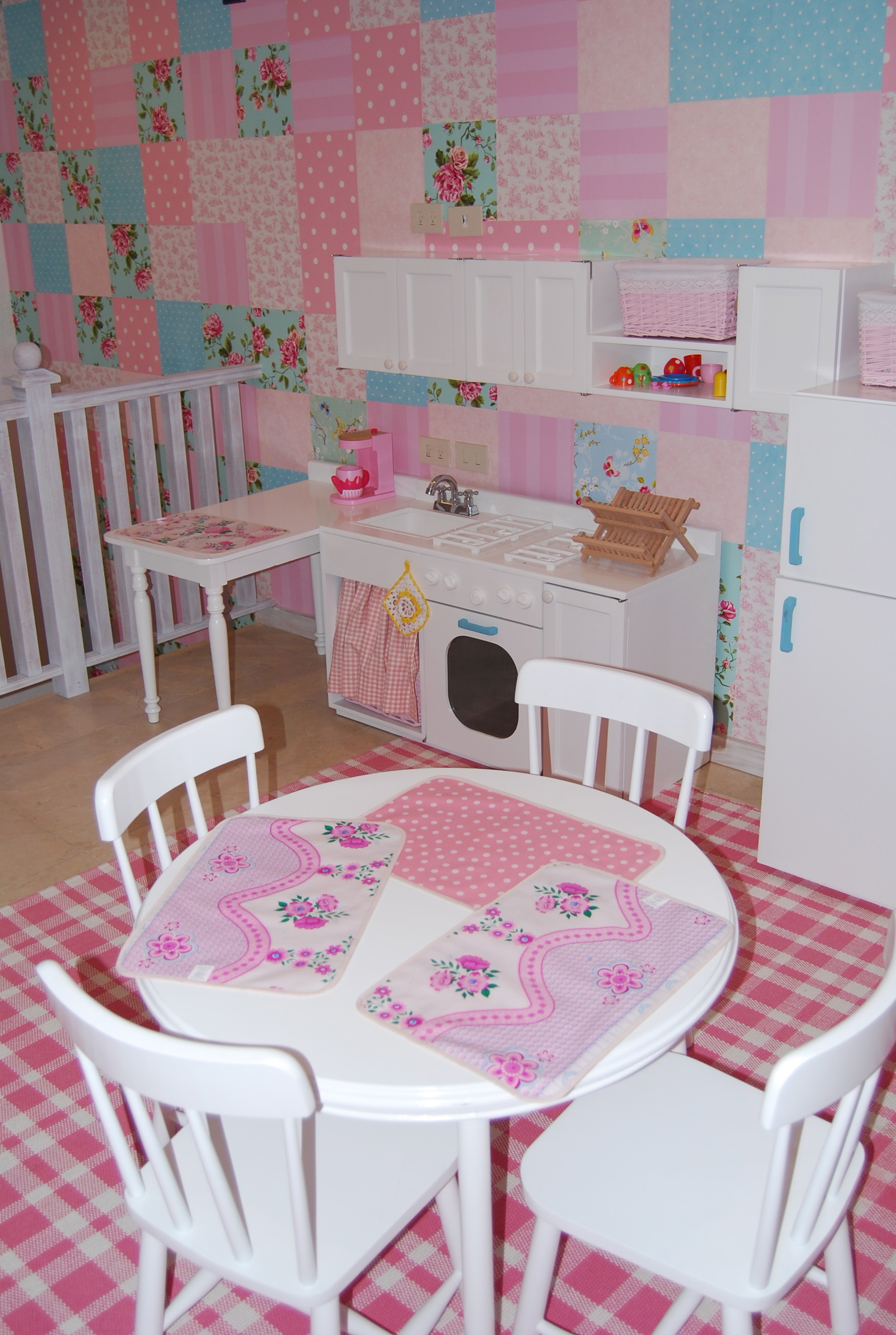 1944x2896 Girls playroom. Wallpaper patchwork.