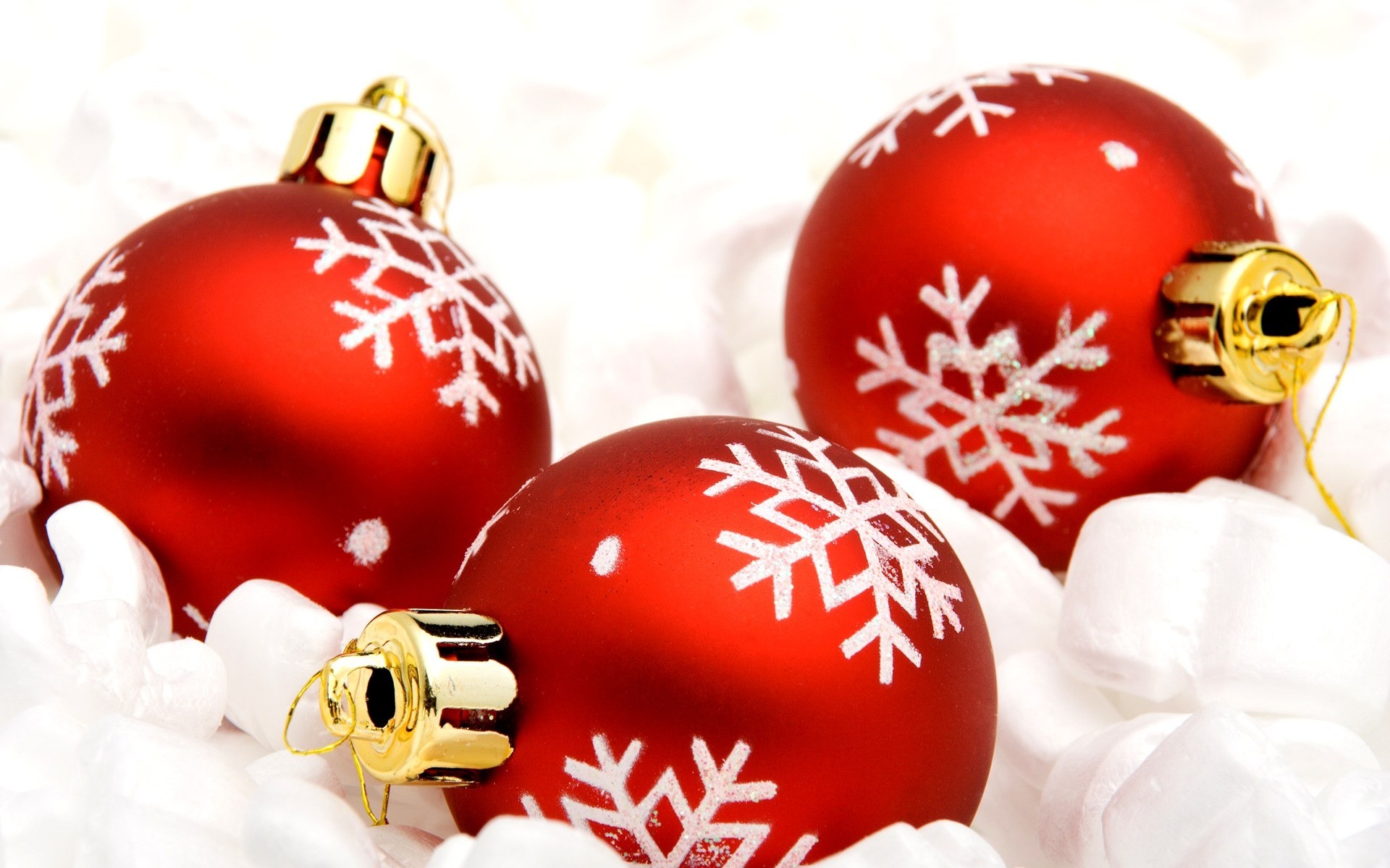 1920x1200 Red Christmas Ornaments Wallpaper 8567