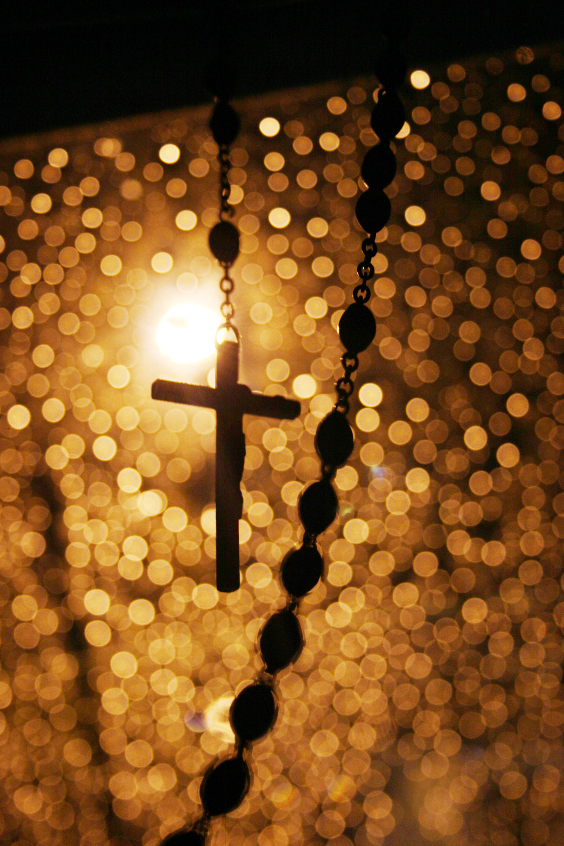 praying rosary wallpaper