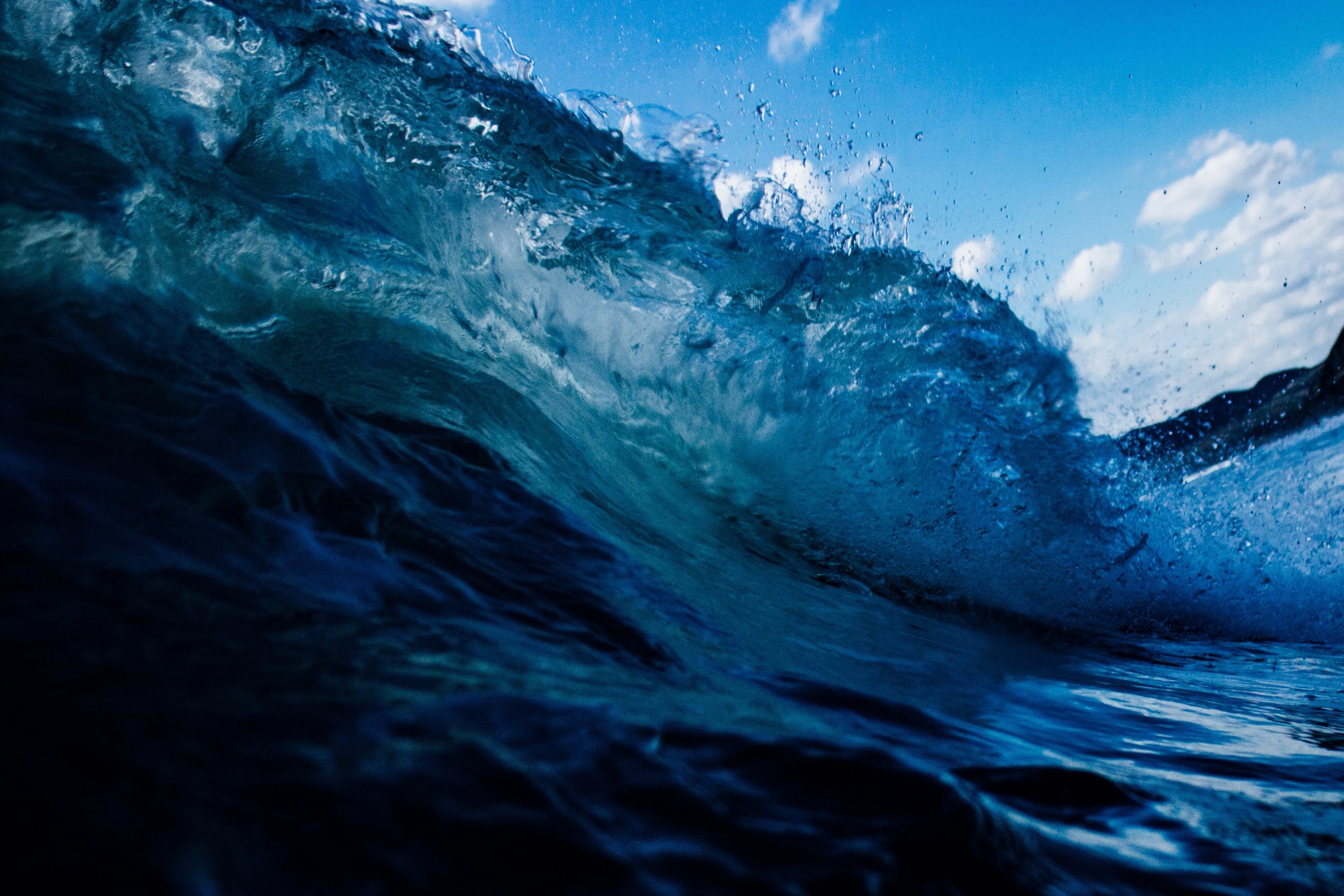 3197x2131 # wave splash of the blue ocean at ngarunui beachsplashing wave  wallpaper and background #8130