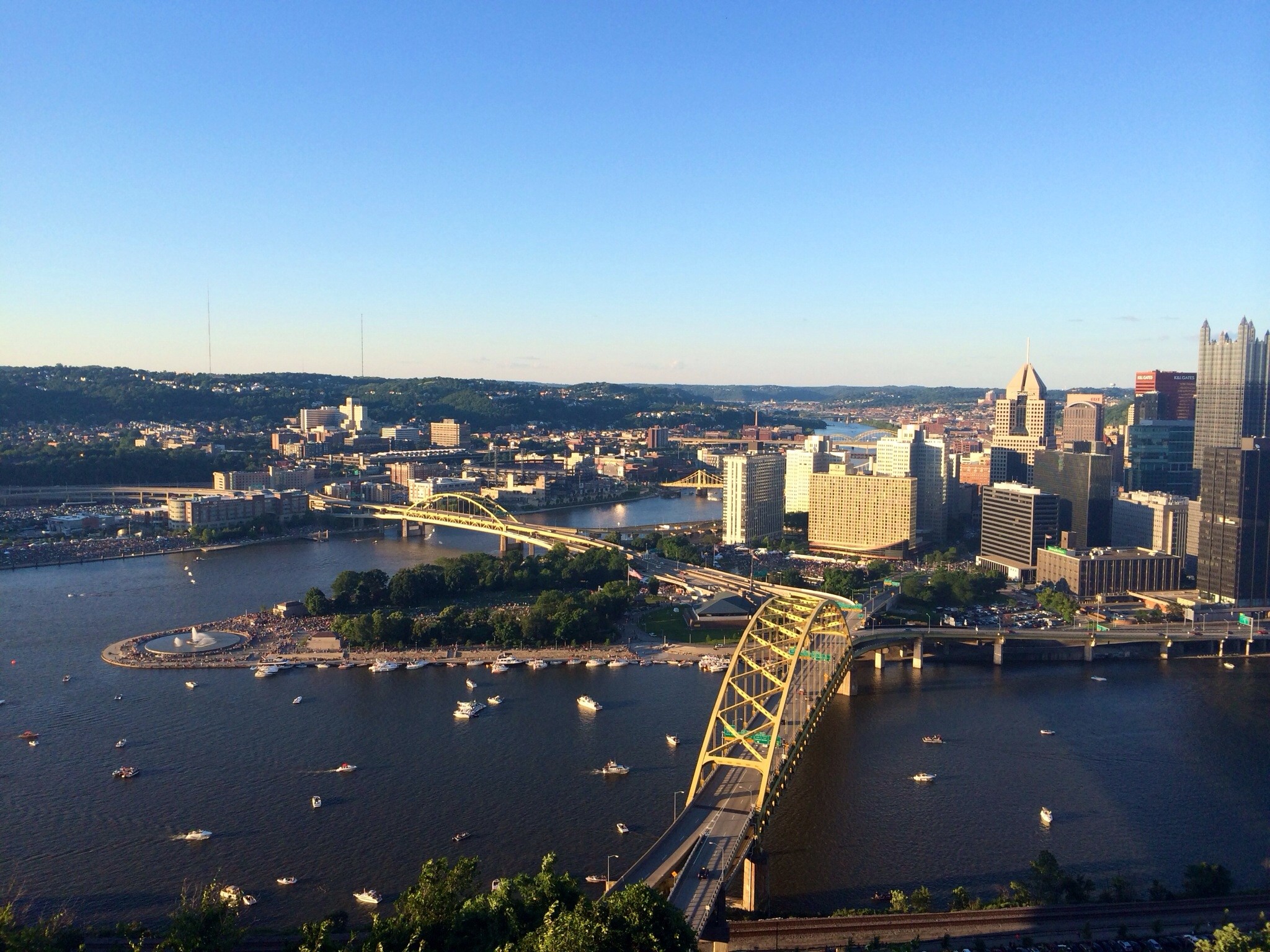 2048x1536 The boats in the water, the fountain, the bridges!!! Pittsburgh from