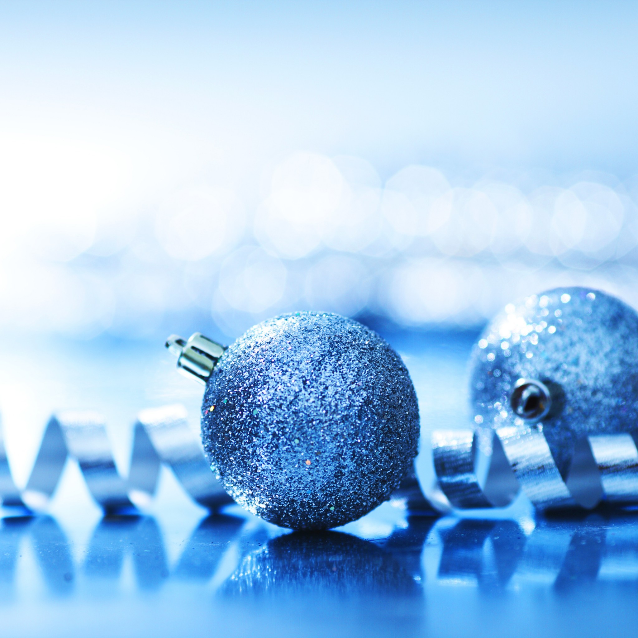 2048x2048 774 1: Blue Glitter Christmas Balls iPad wallpaper