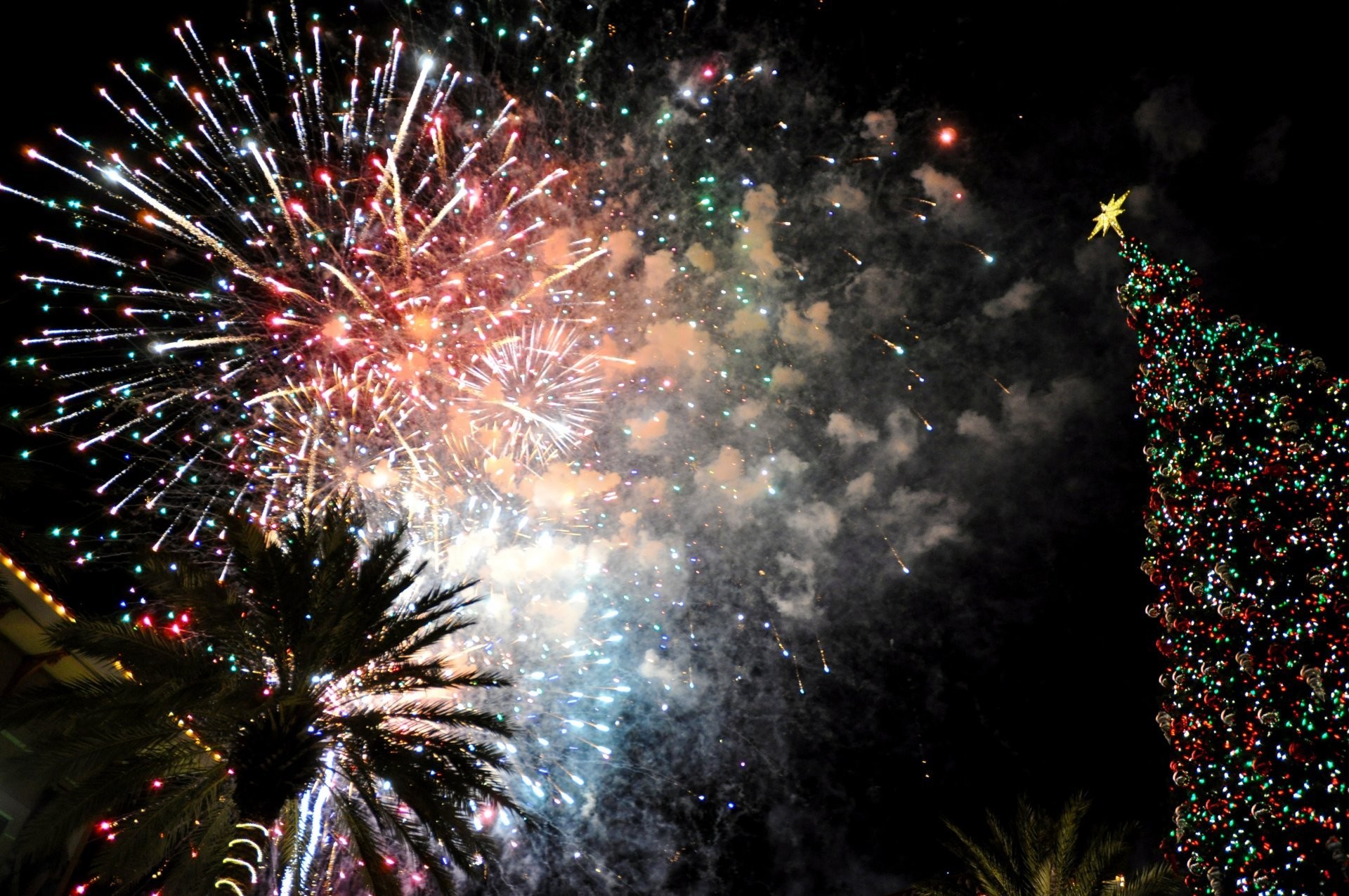 1920x1275 fireworks lights holiday christmas destin florida united states