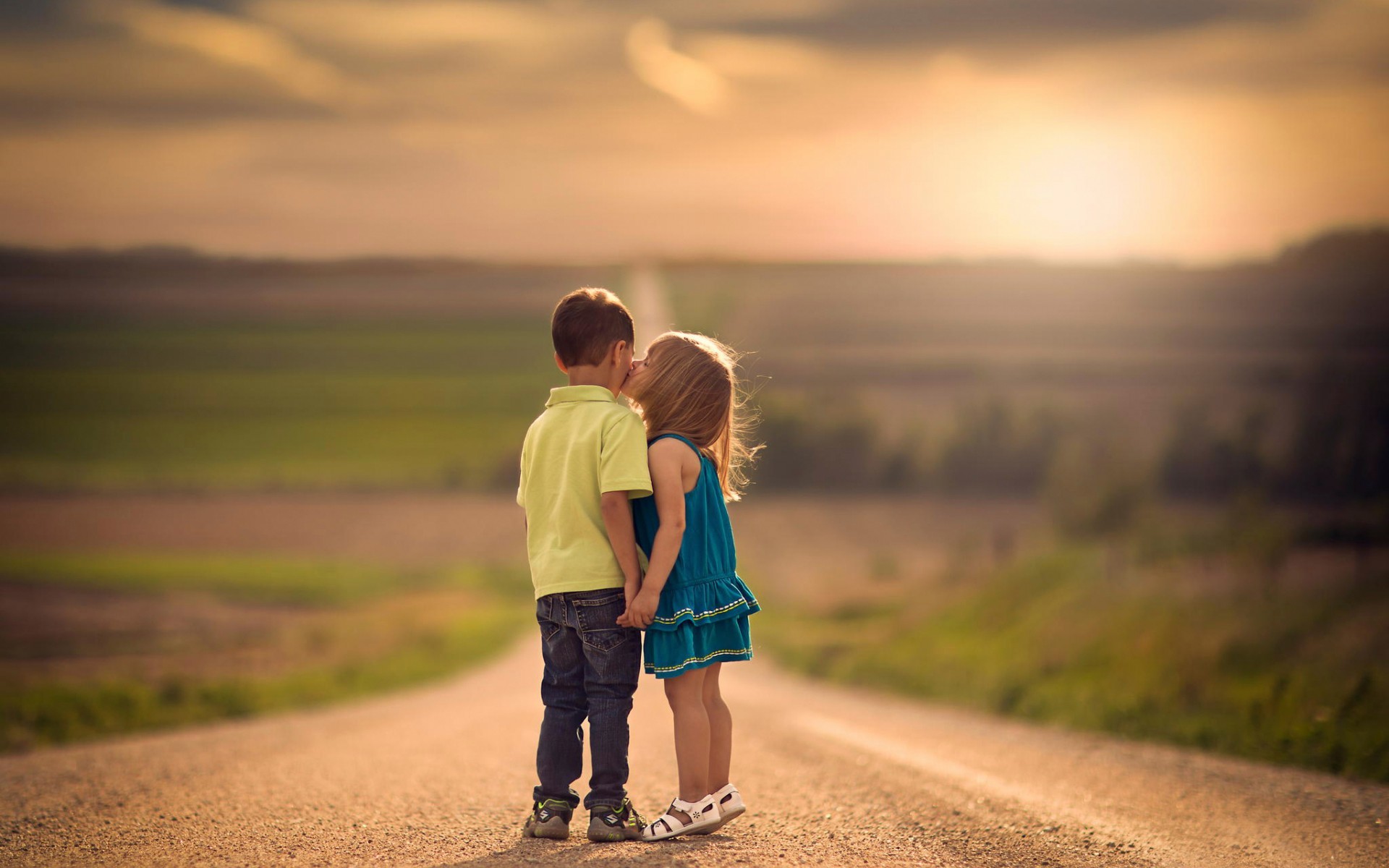 1920x1200 Boy Girl Kids Kiss On Road (click to view)