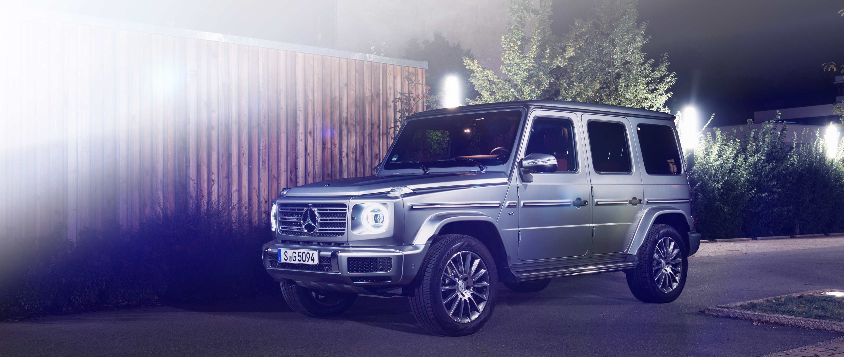 3400x1440 The front view of the Mercedes-Benz G 500 (W 463) in designo