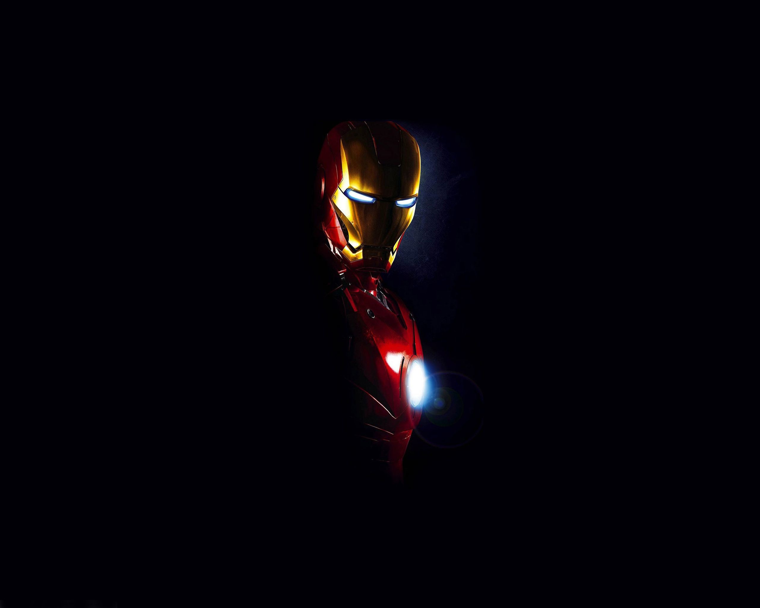 2560x2048 Cool Picture of Iron Man Photo with Dark Background | HD .