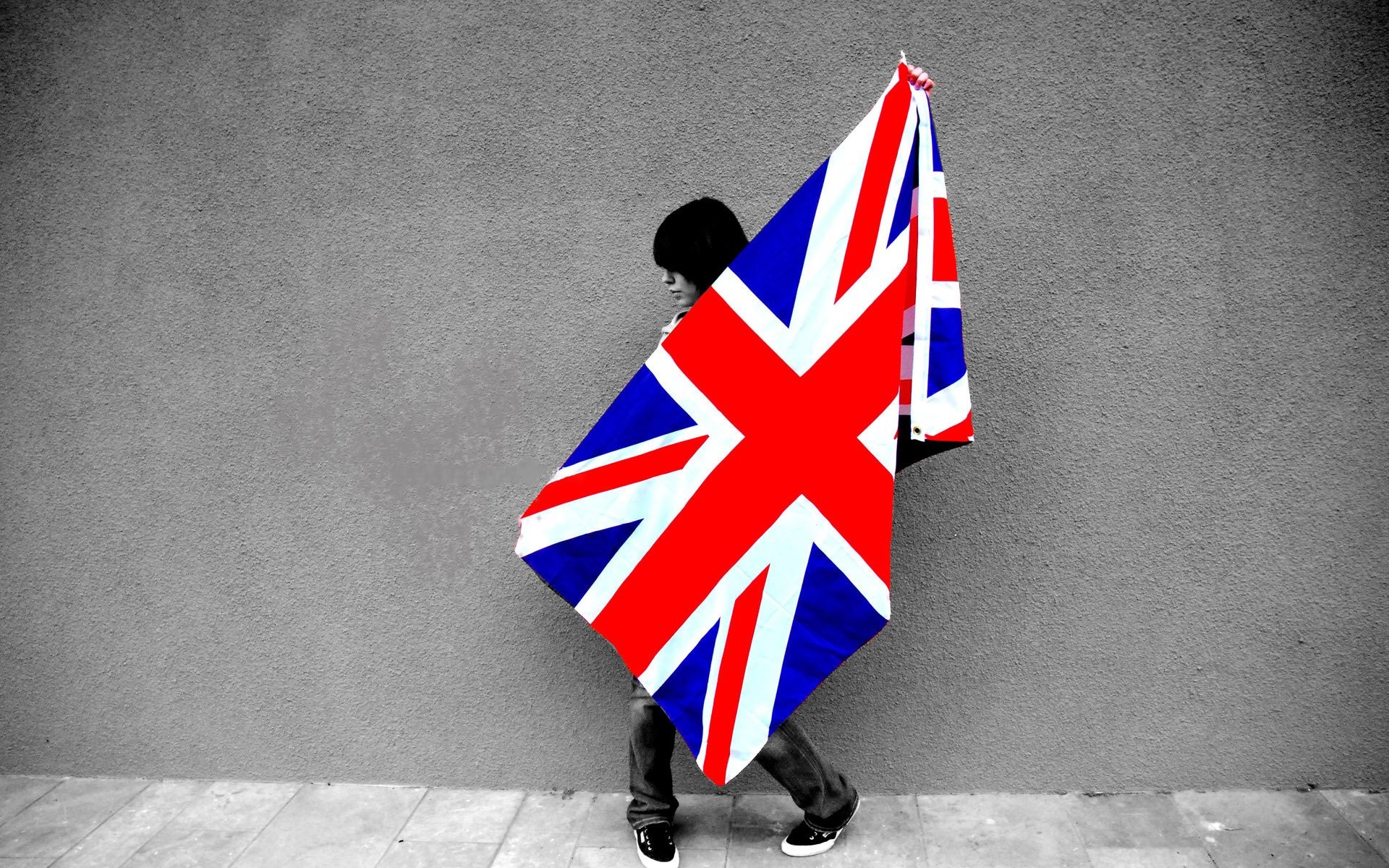 1920x1200 Girl Holding The Flag Of United Kingdom