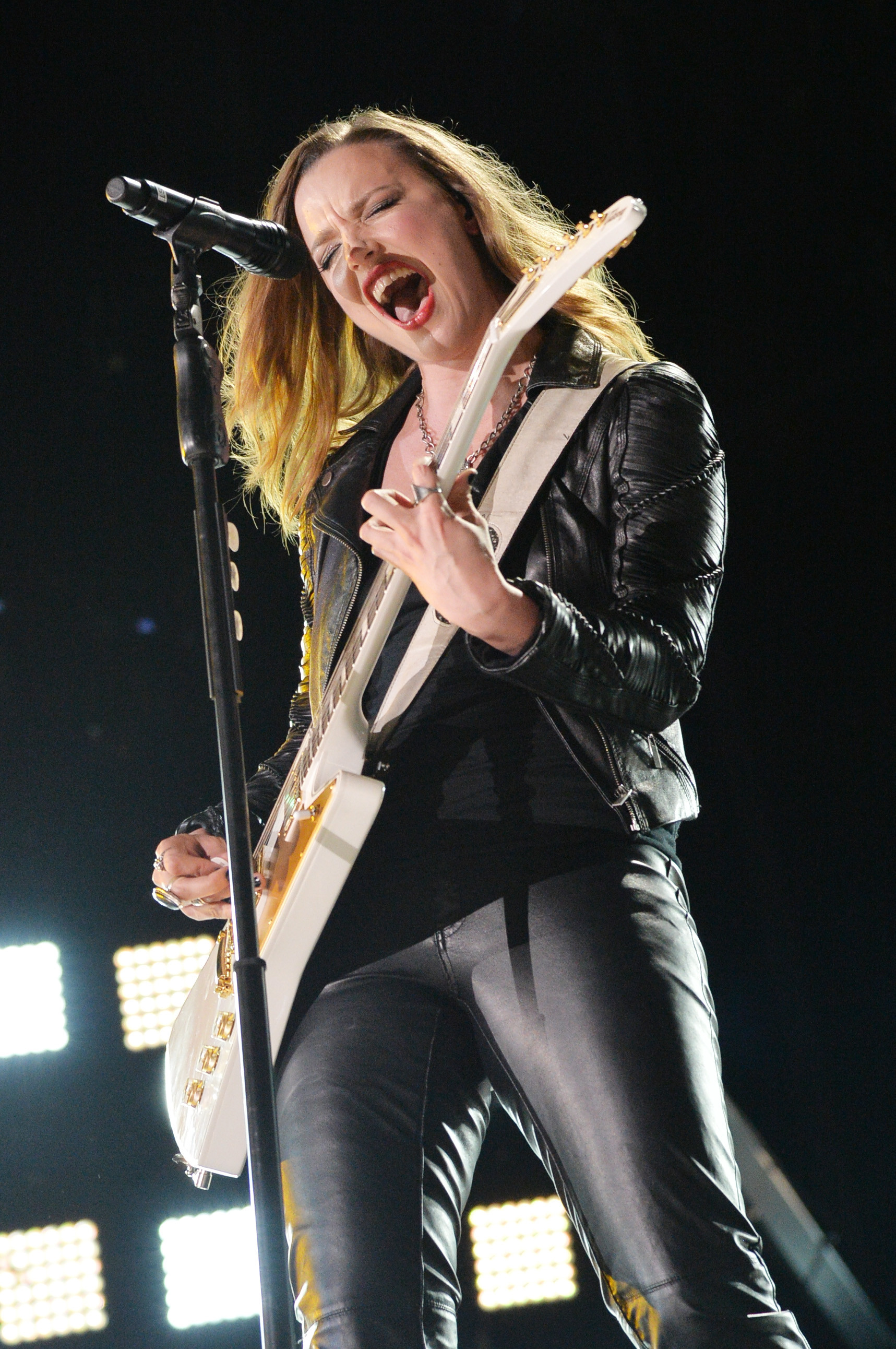 1717x2584 Lzzy Hale Talks Touring With The Pretty Reckless