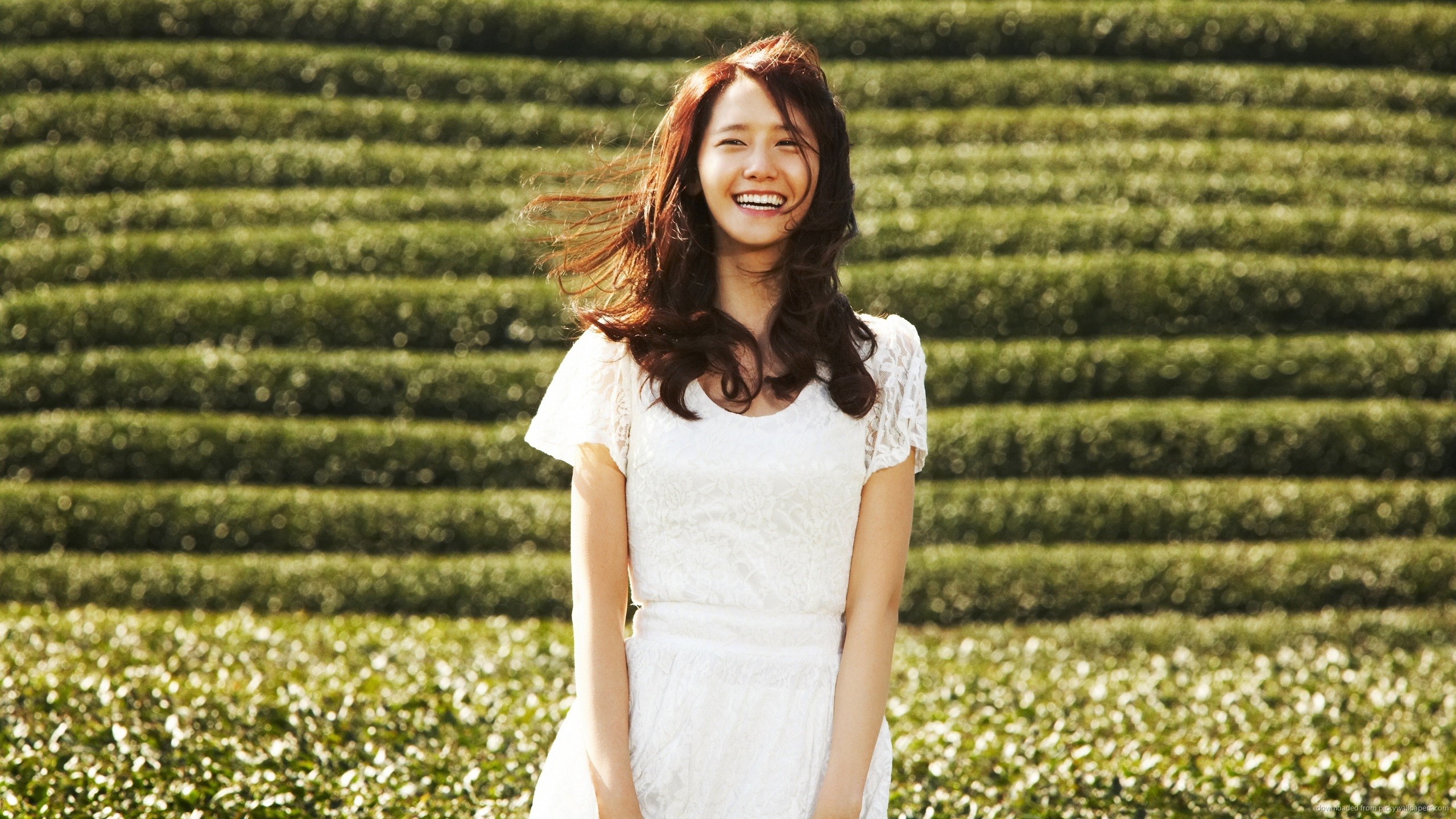 2560x1440 Ima Yoona In The Field for 