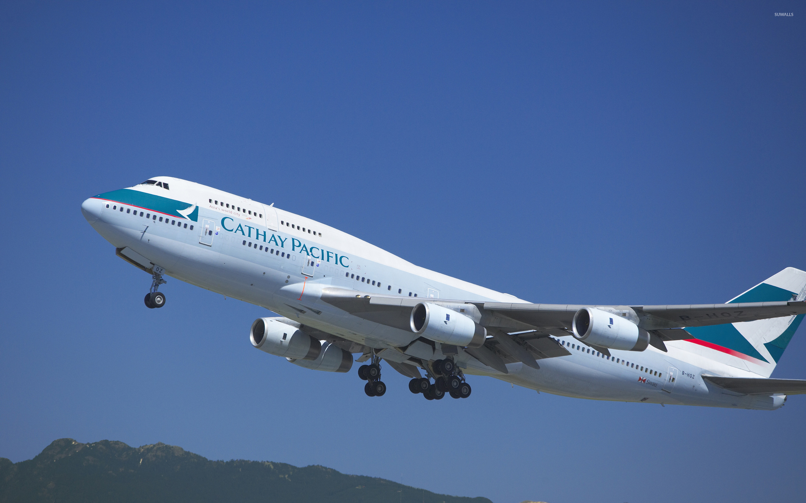 2560x1600 Cathay Pacific Boeing 747 take-off wallpaper
