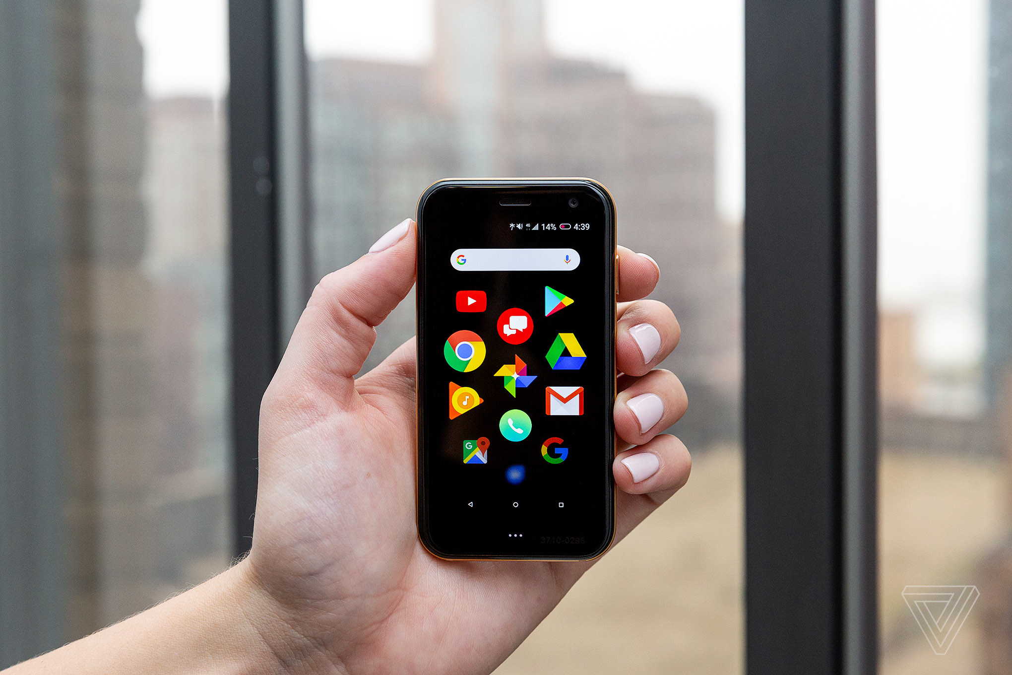 2040x1360 The new Palm is a tiny phone to keep you away from your phone