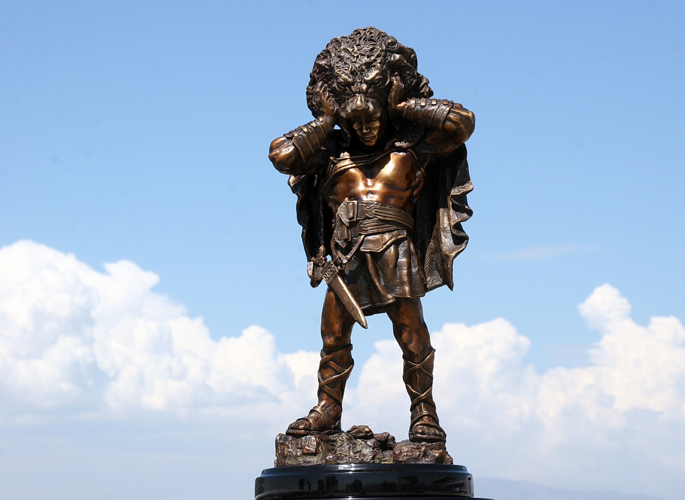 2260x1651 Bronze Hercules Sculpture