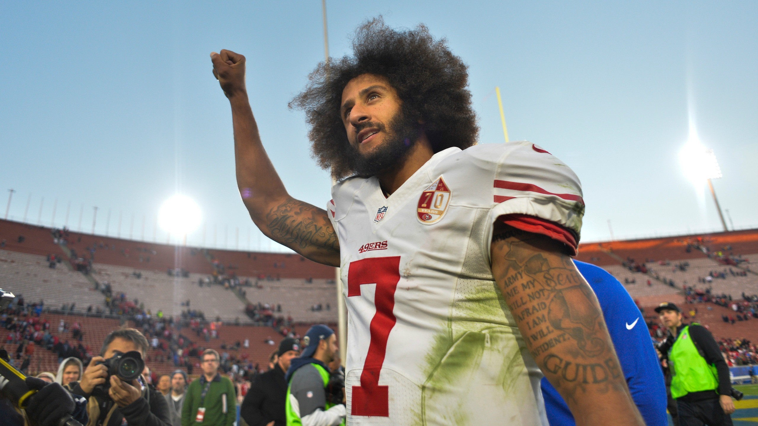 2560x1440 Colin Kaepernick Protest Items to Be Displayed at Smithsonian - The Daily  Beast