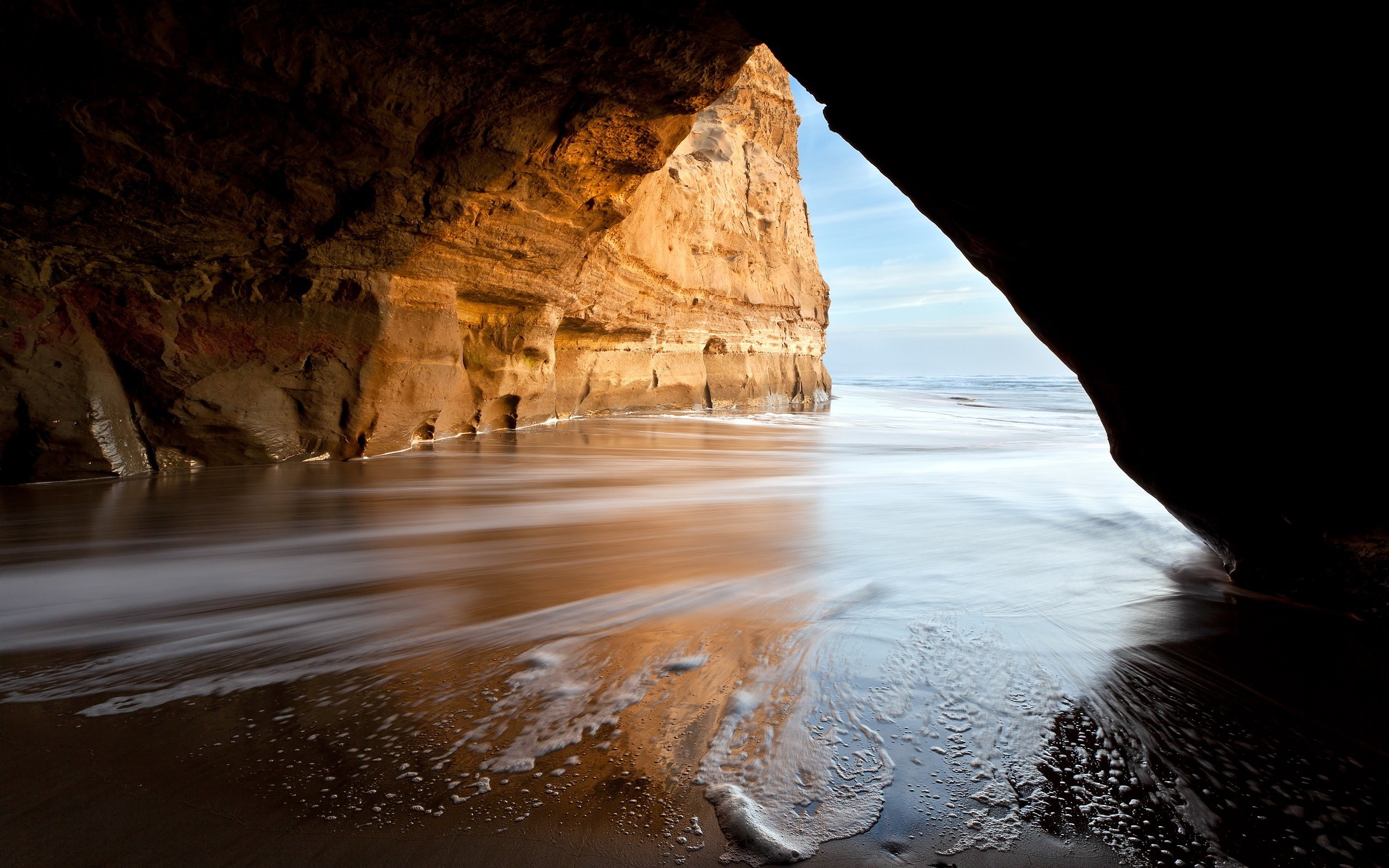 2560x1600 Beach Cave
