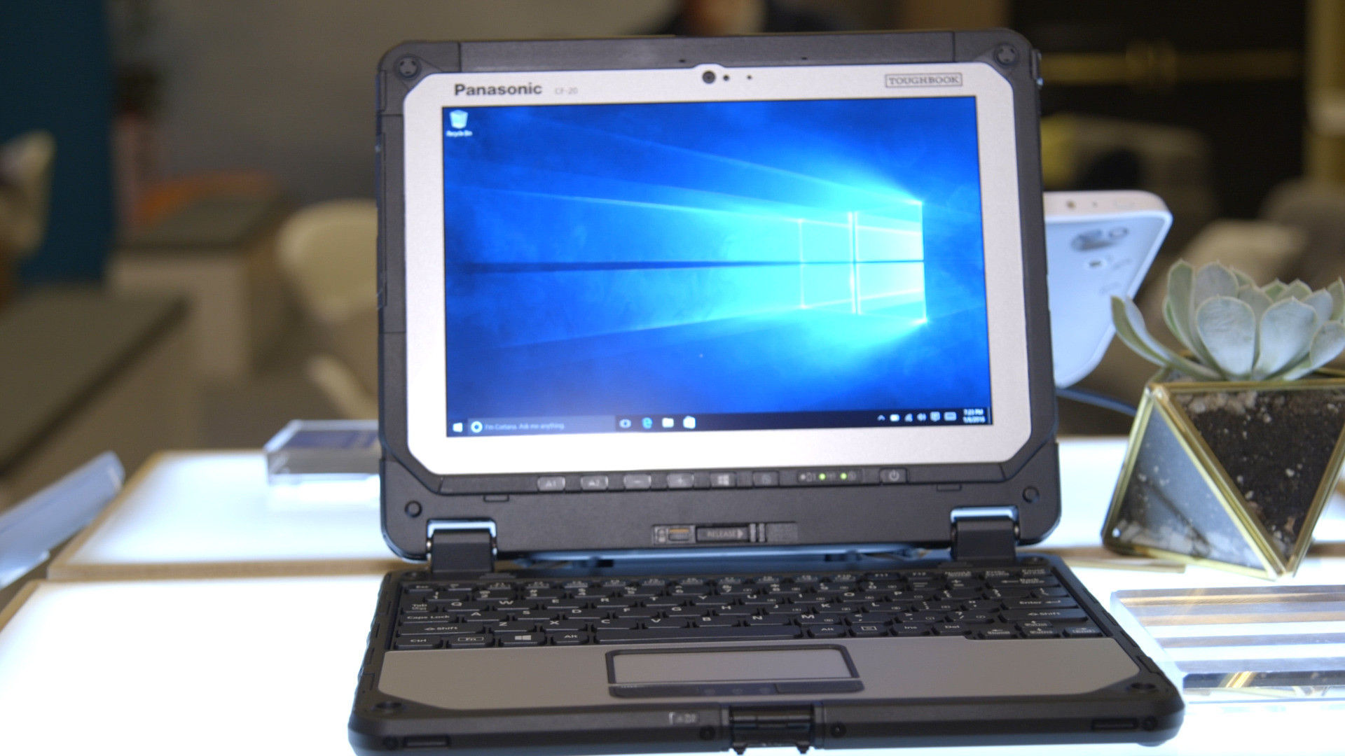 1920x1080 Hands-on: Panasonic's Toughbook 20 is a 2-in-1 that's ready for war |  PCWorld