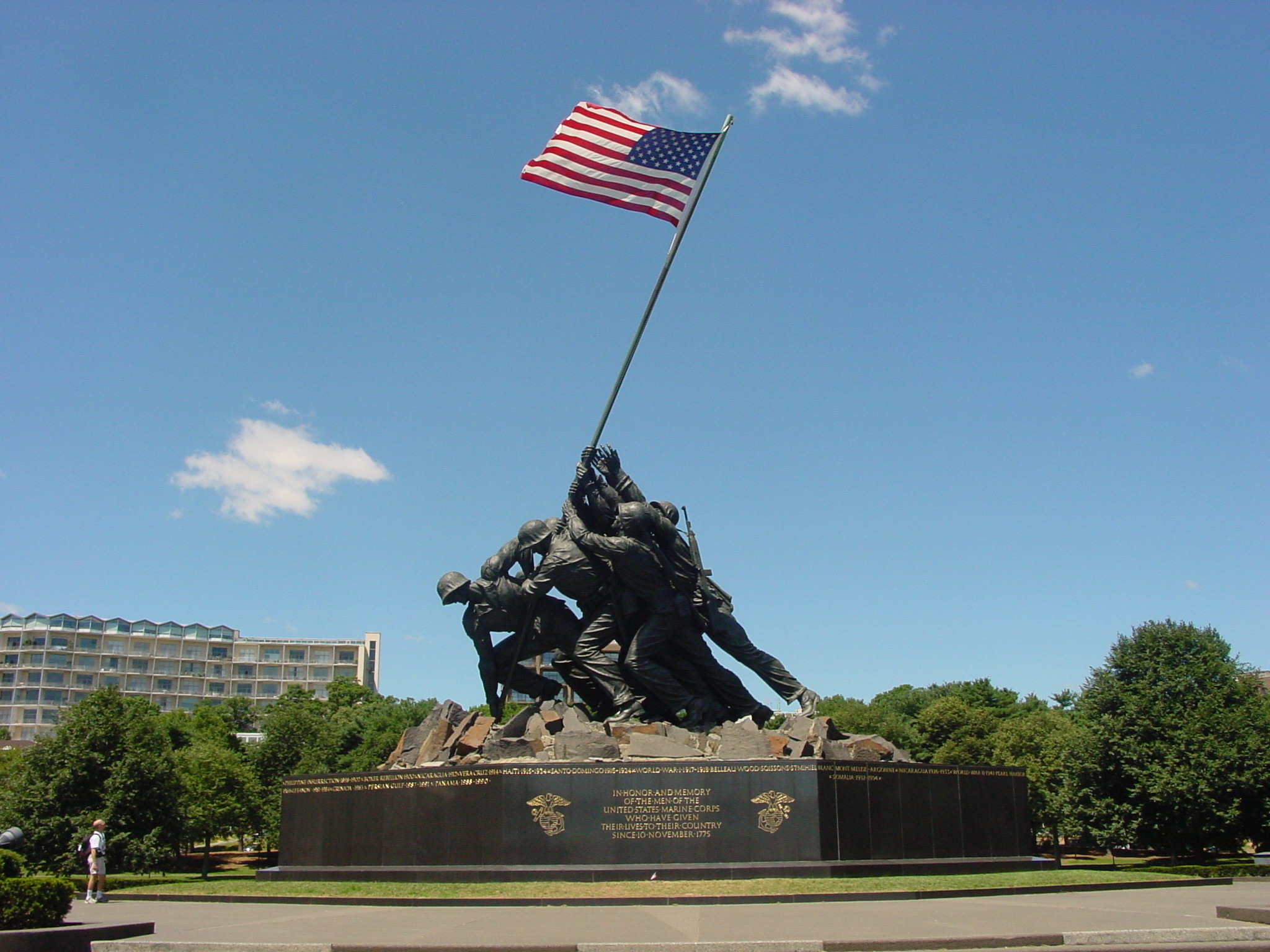 2048x1536 File:US Marine Corps War Memorial (Iwo Jima Monument) near Washington DC.