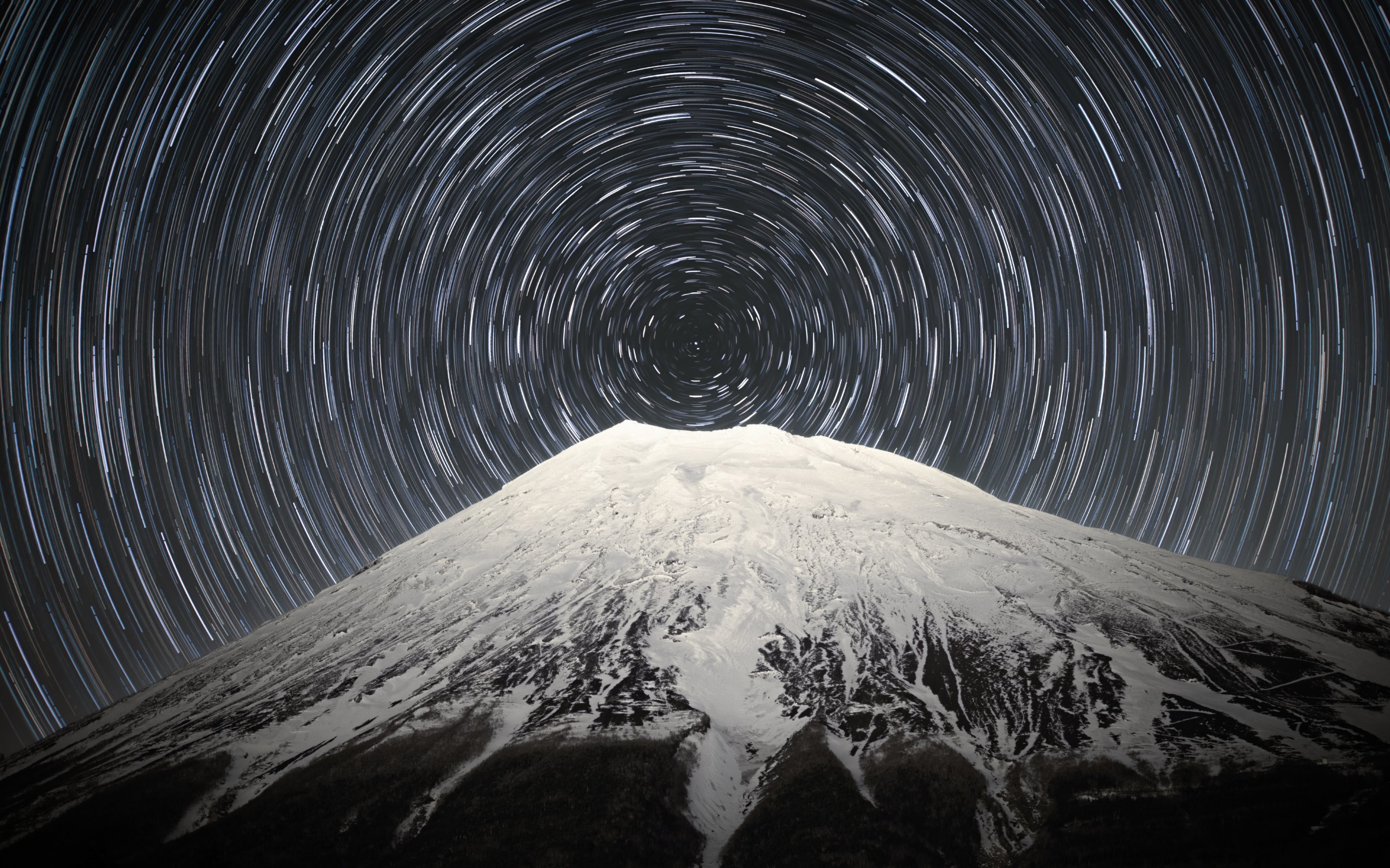2880x1800 Sky full of stars above Mount Fuji Wallpapers :: HD Wallpapers
